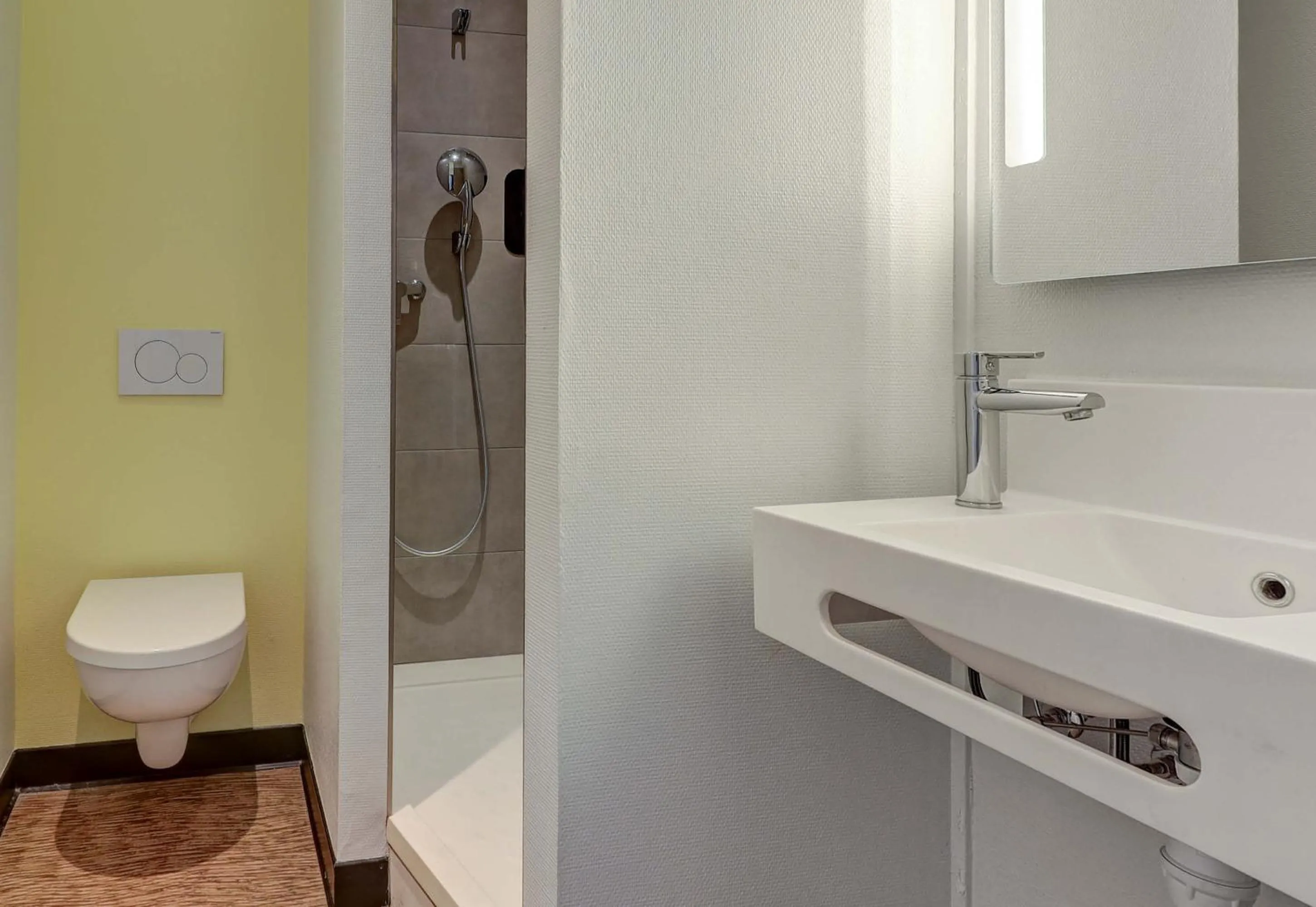 Bathroom in B&B HOTEL Dijon Centre