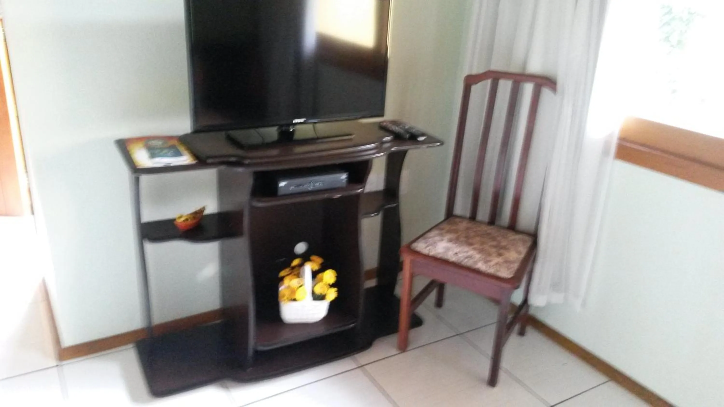 Communal lounge/ TV room in Casas na Praia de Bombas - Bombinhas