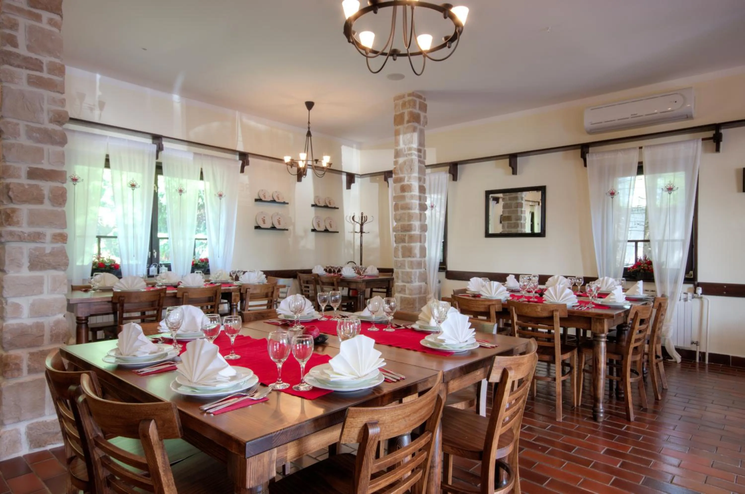 Restaurant/places to eat in Plitvice Holiday Resort