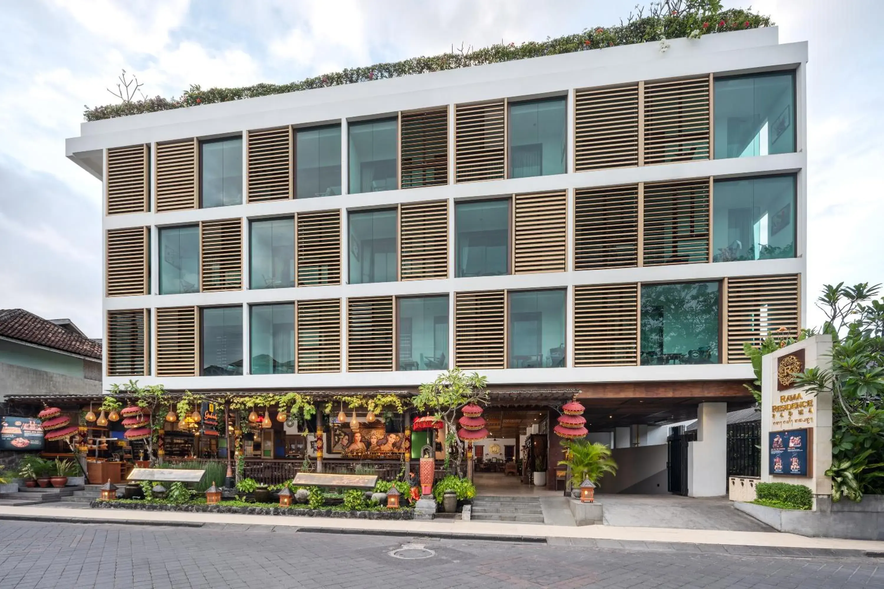 Facade/entrance in Rama Residence Padma Facade/entrance in Rama Residence Padma