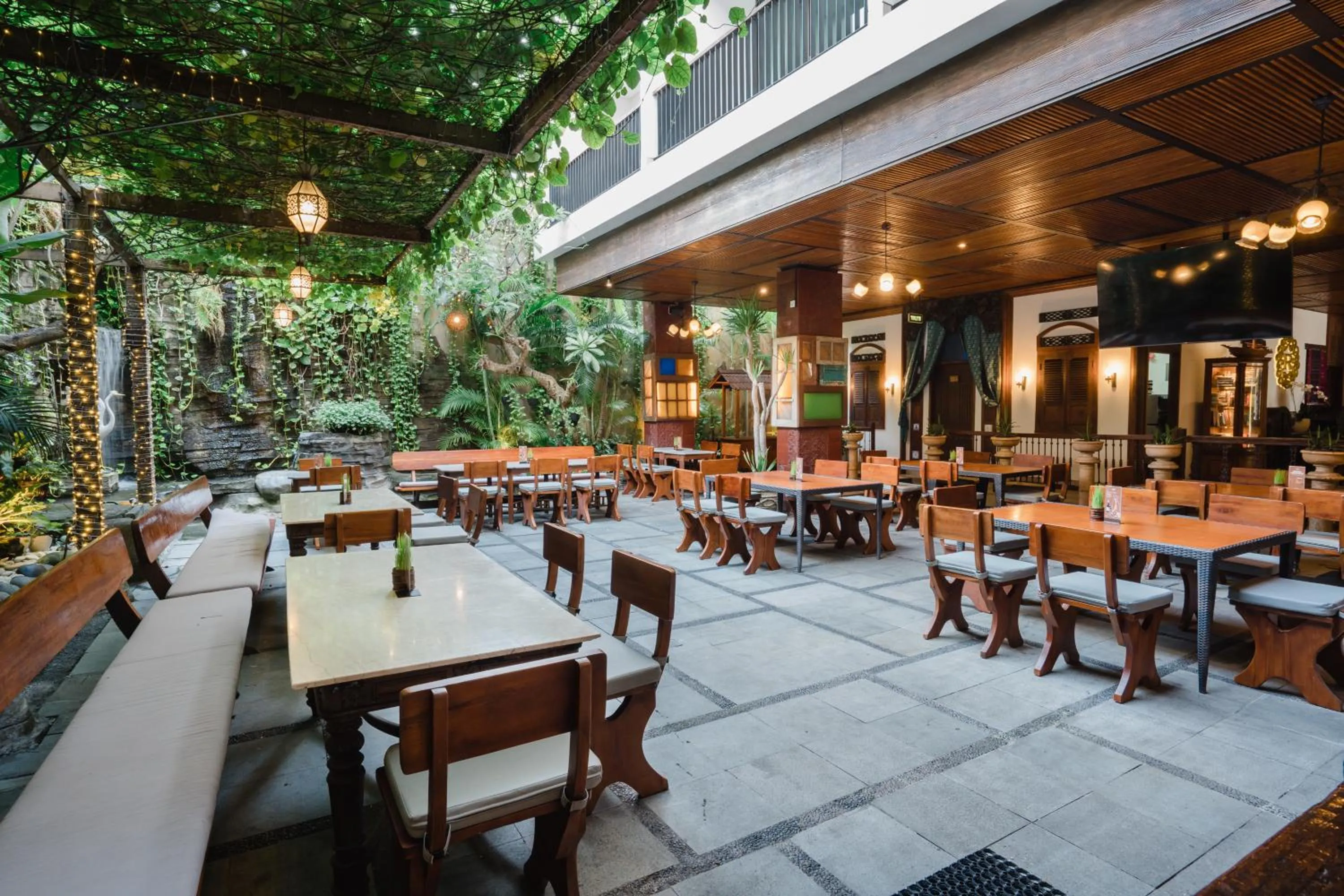 Restaurant/places to eat in Rama Residence Padma