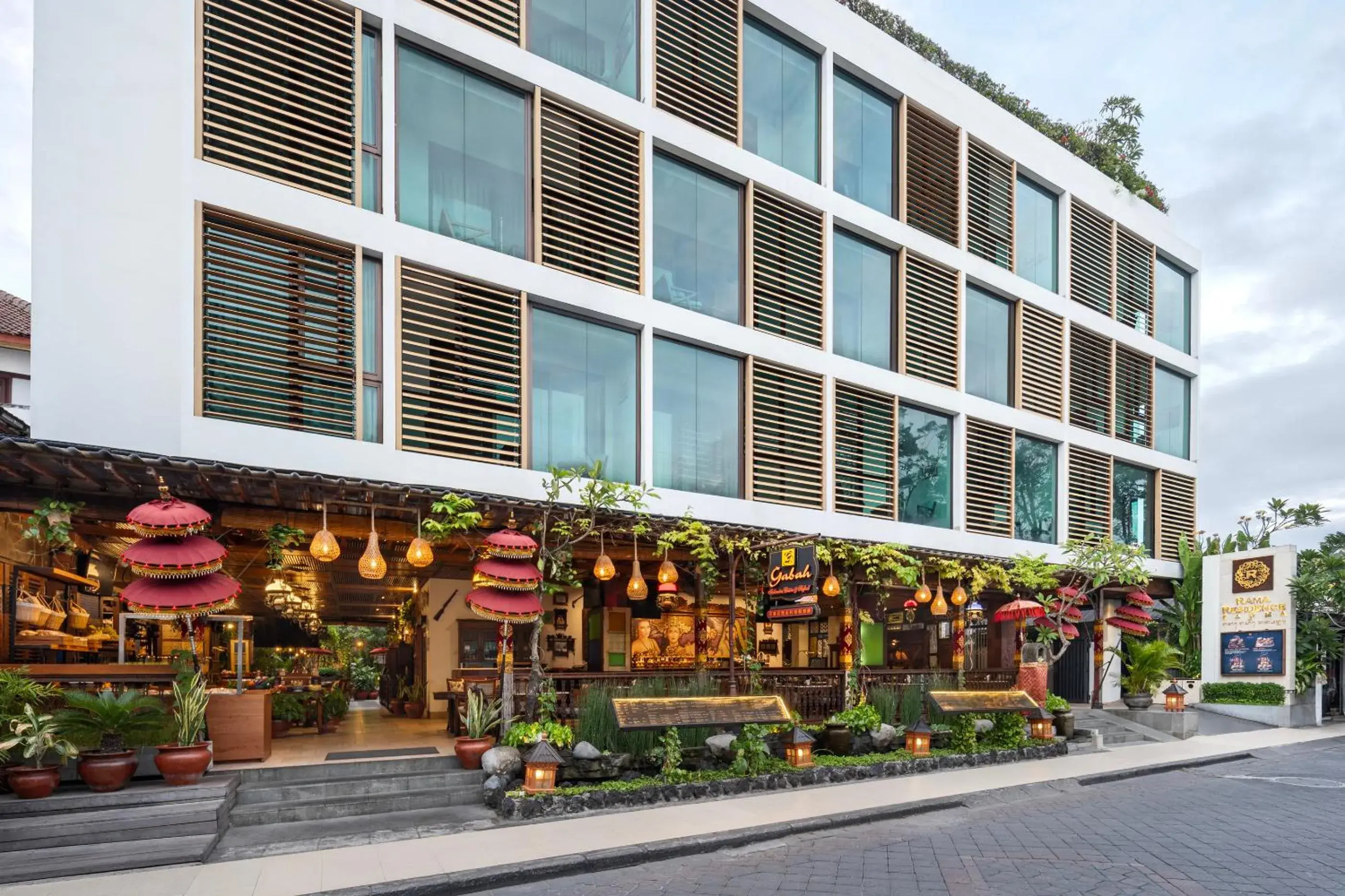 Facade/entrance in Rama Residence Padma Facade/entrance in Rama Residence Padma