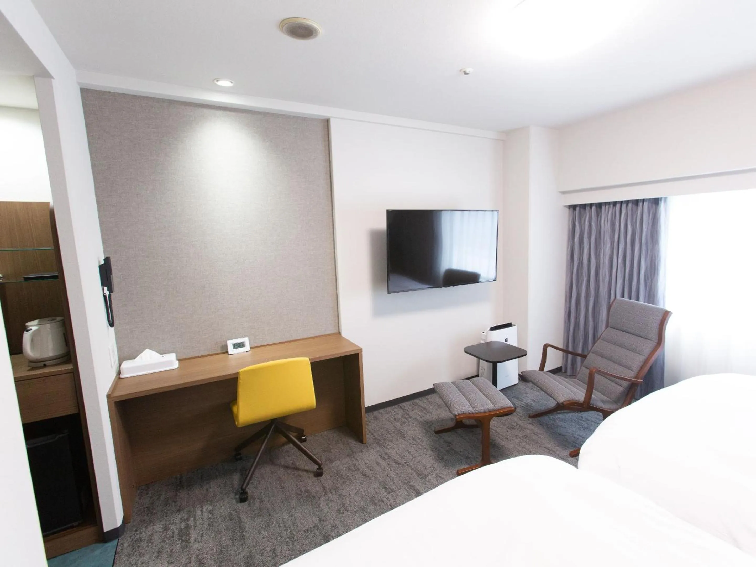 Photo of the whole room, Bed in Toyama Chitetsu Hotel