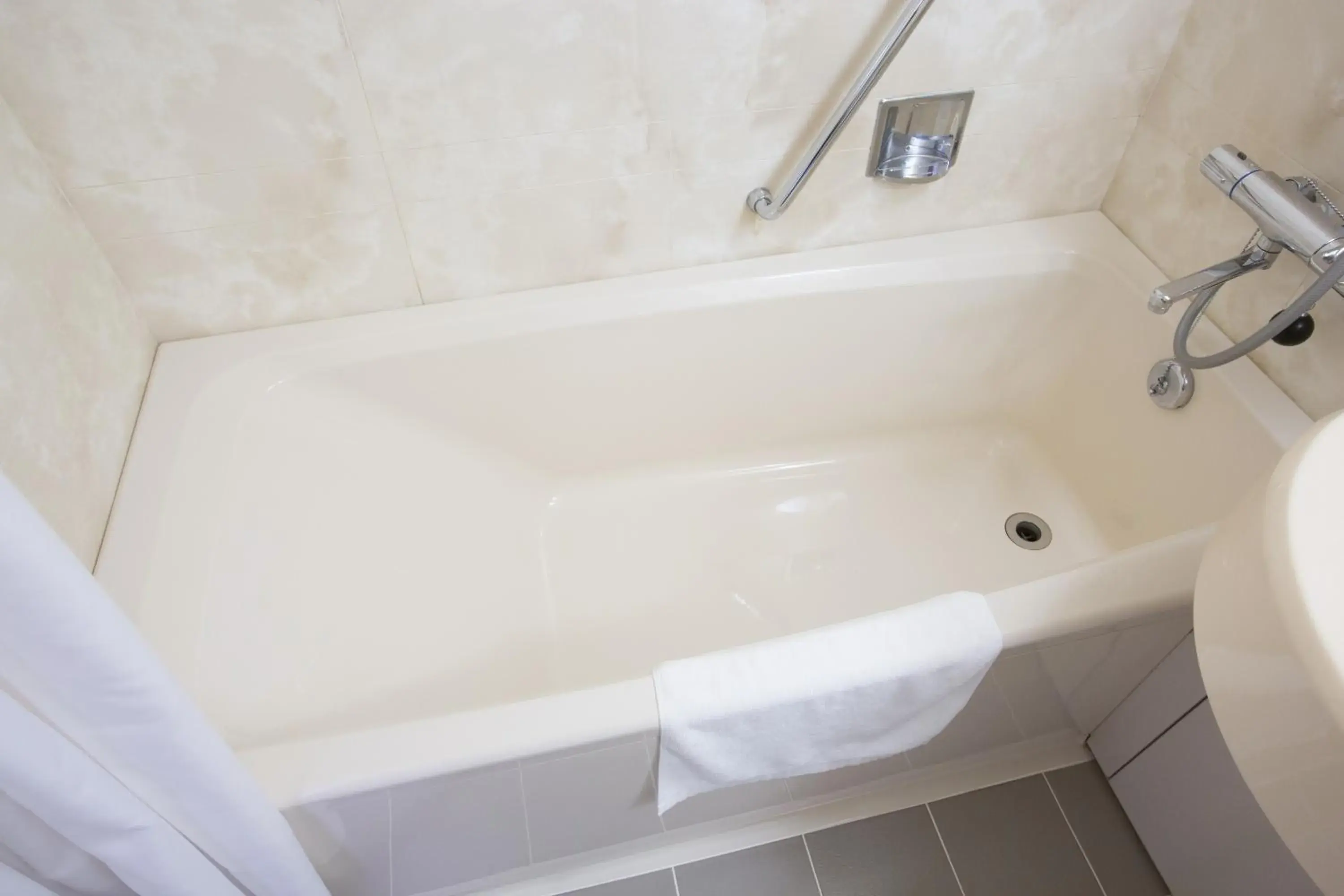 Photo of the whole room, Bathroom in Toyama Chitetsu Hotel