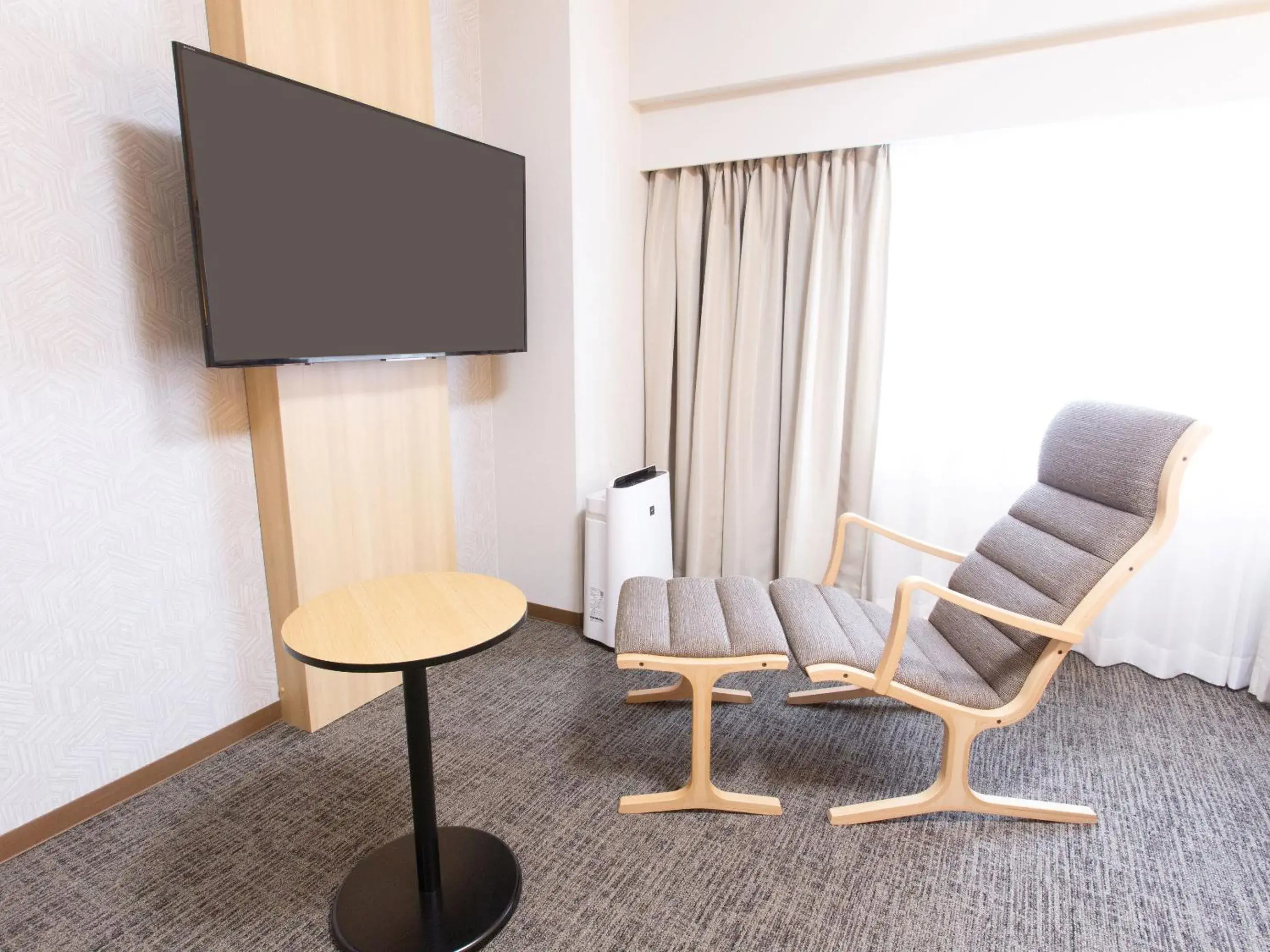 Photo of the whole room, TV/Entertainment Center in Toyama Chitetsu Hotel