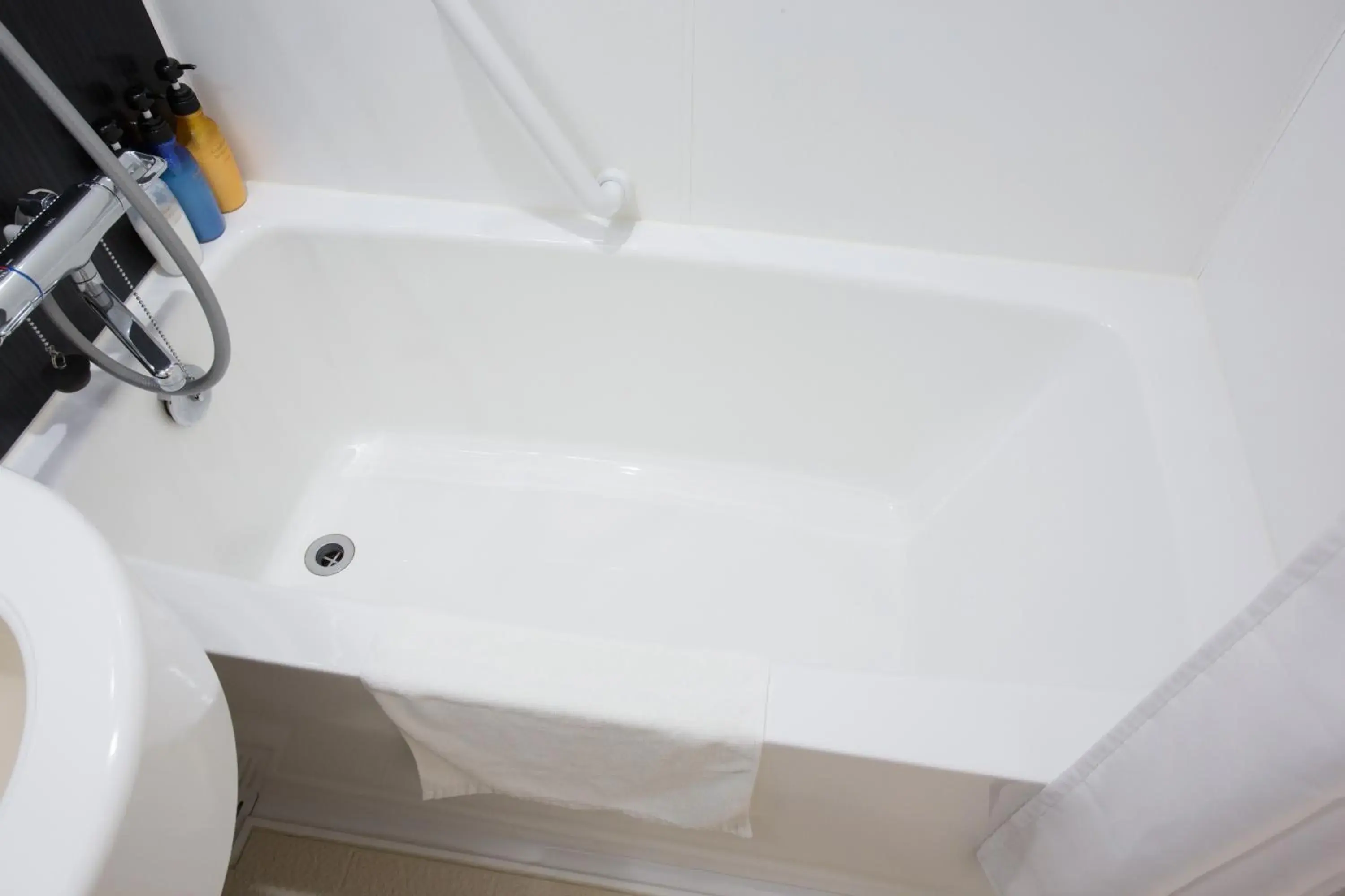 Photo of the whole room, Bathroom in Toyama Chitetsu Hotel