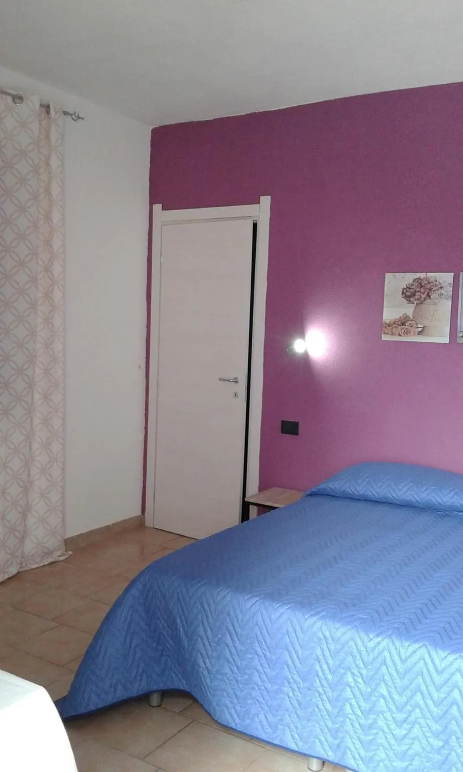 Bathroom, Bed in Alma Bed & Breakfast