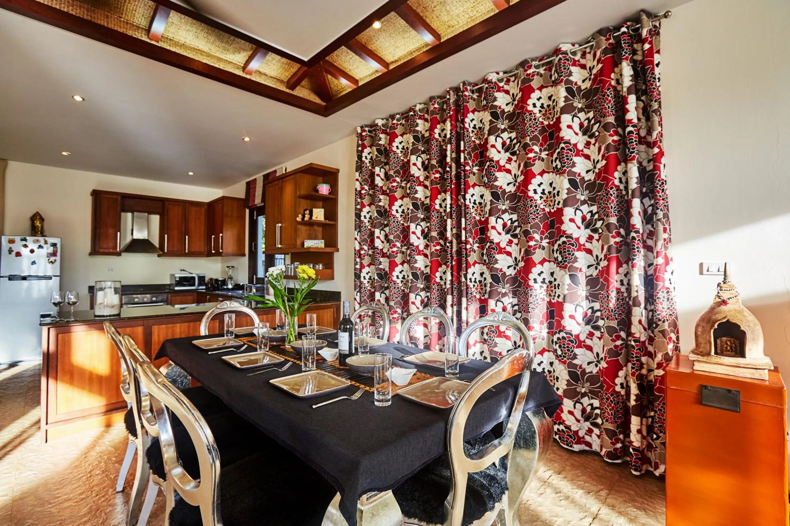 Kitchen or kitchenette in NB Villa Lilawadee