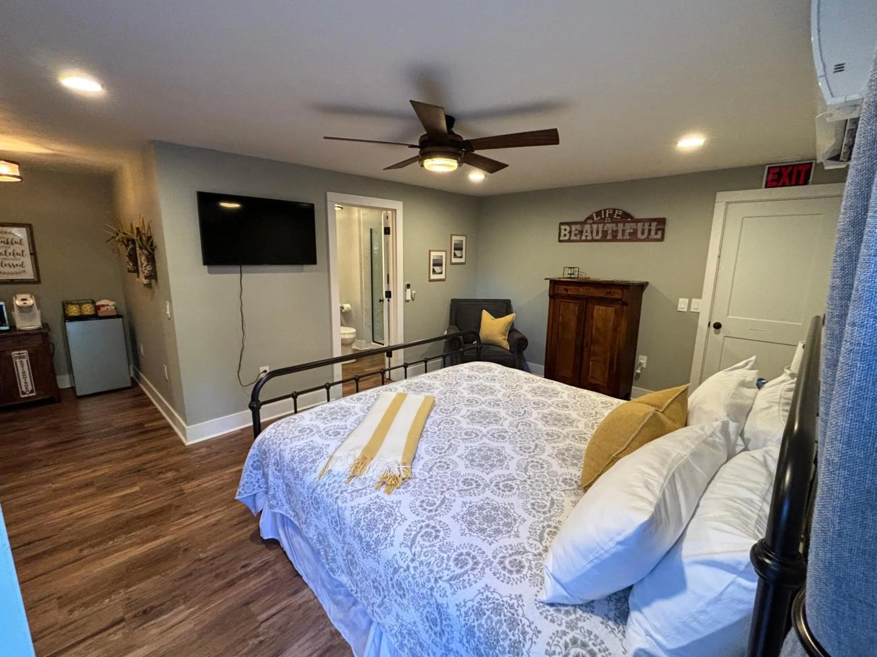 Bed in Hermann Crown Suites