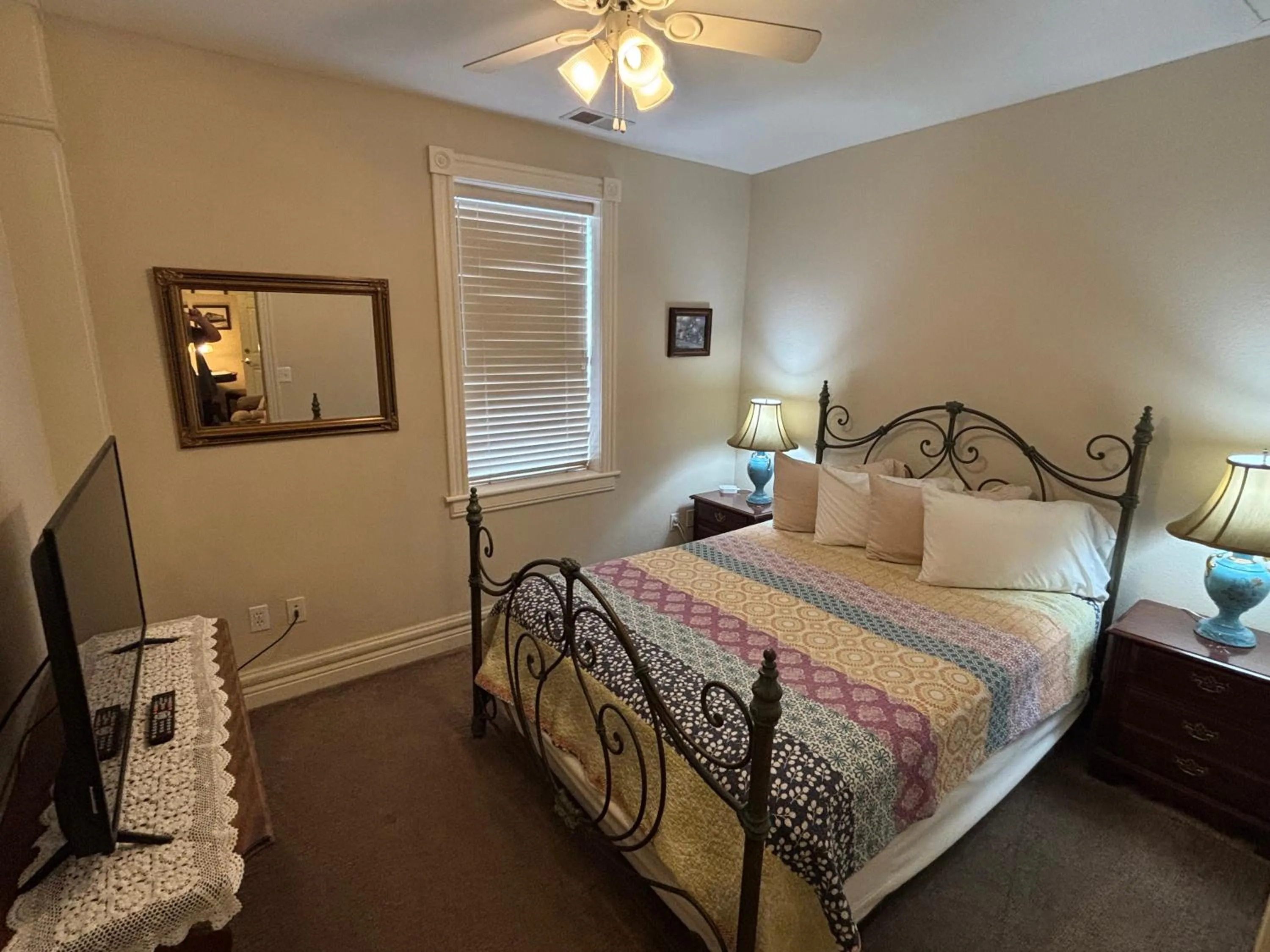 Bedroom, Bed in Hermann Crown Suites