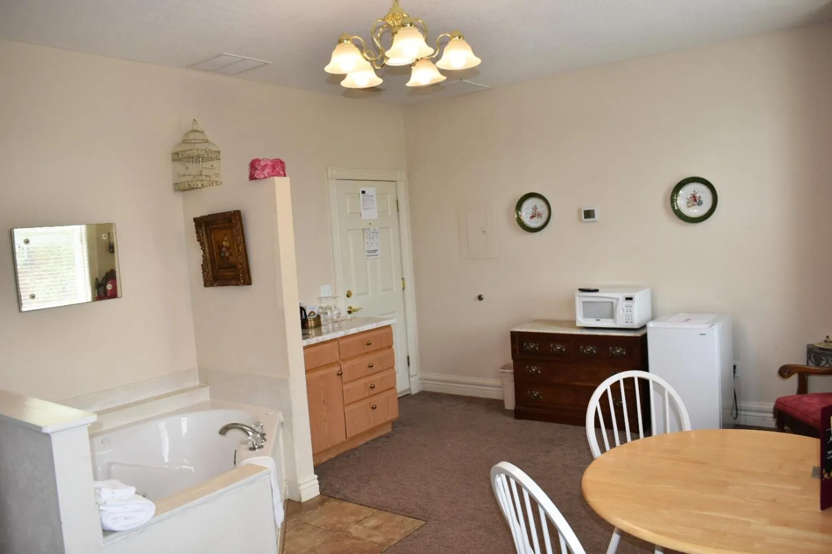 Kitchen or kitchenette in Hermann Crown Suites