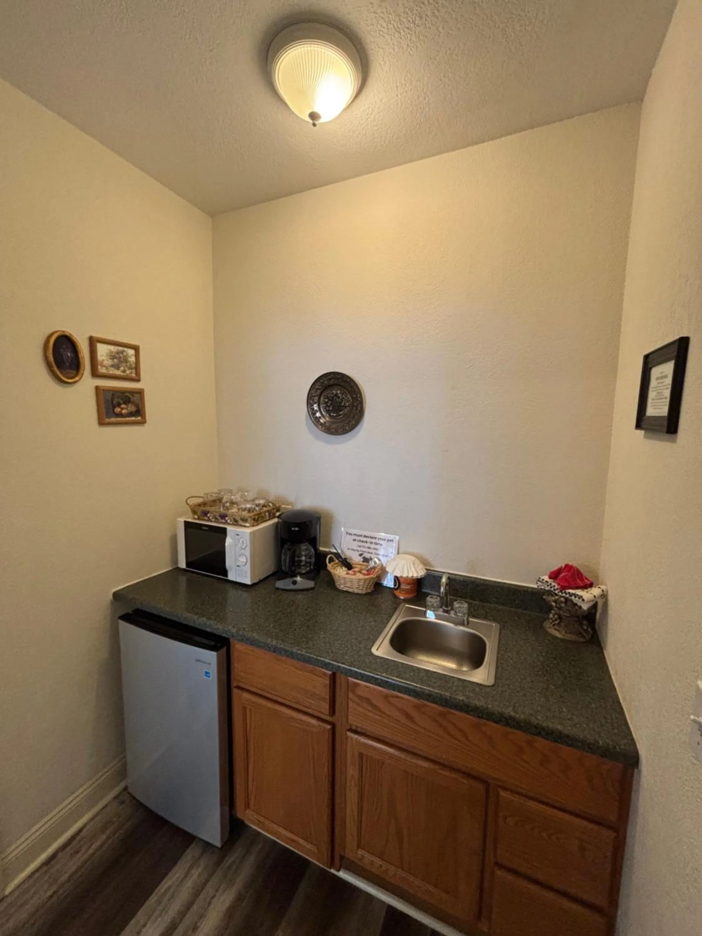 Kitchen or kitchenette in Hermann Crown Suites