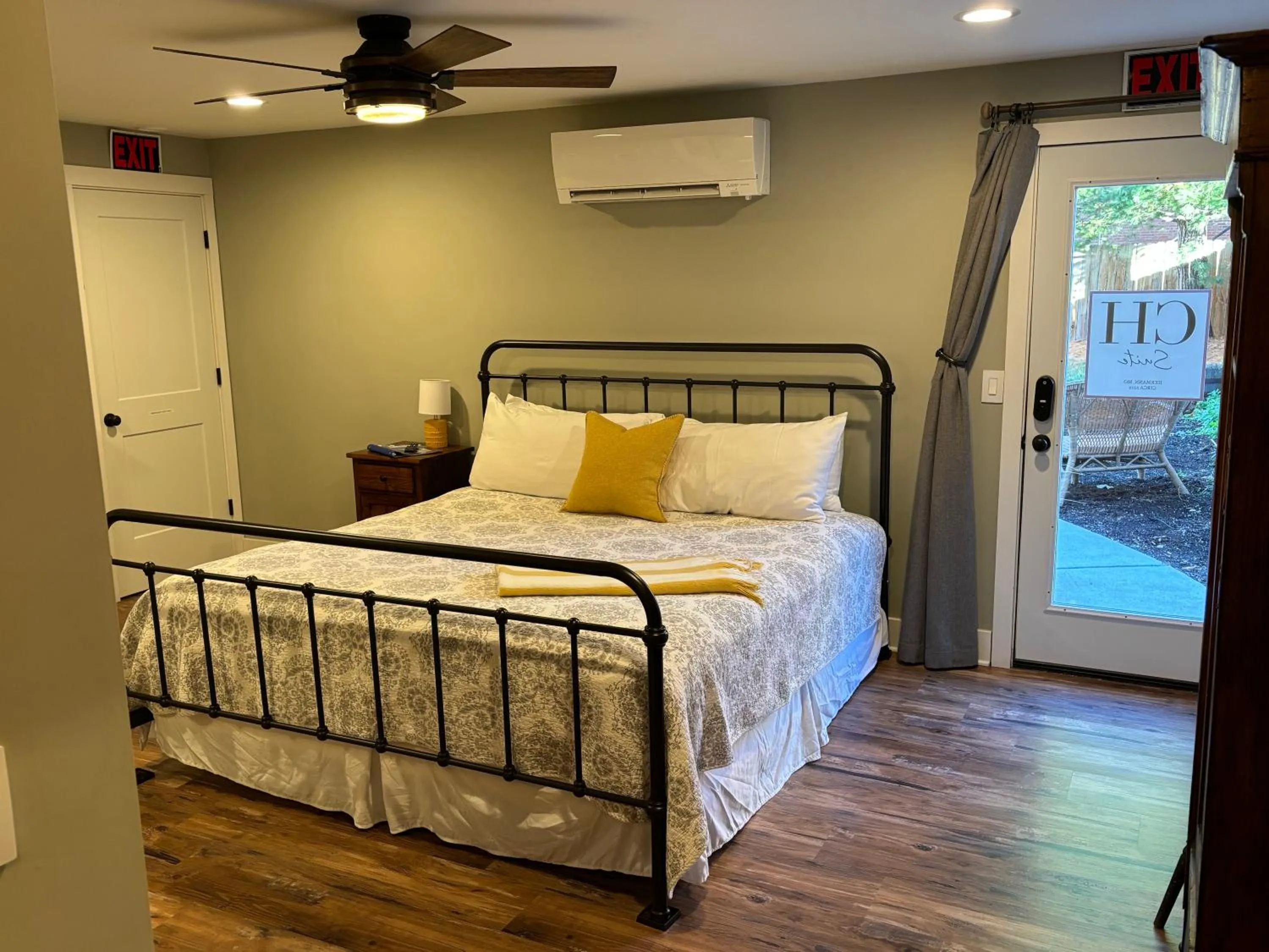 Bed in Hermann Crown Suites