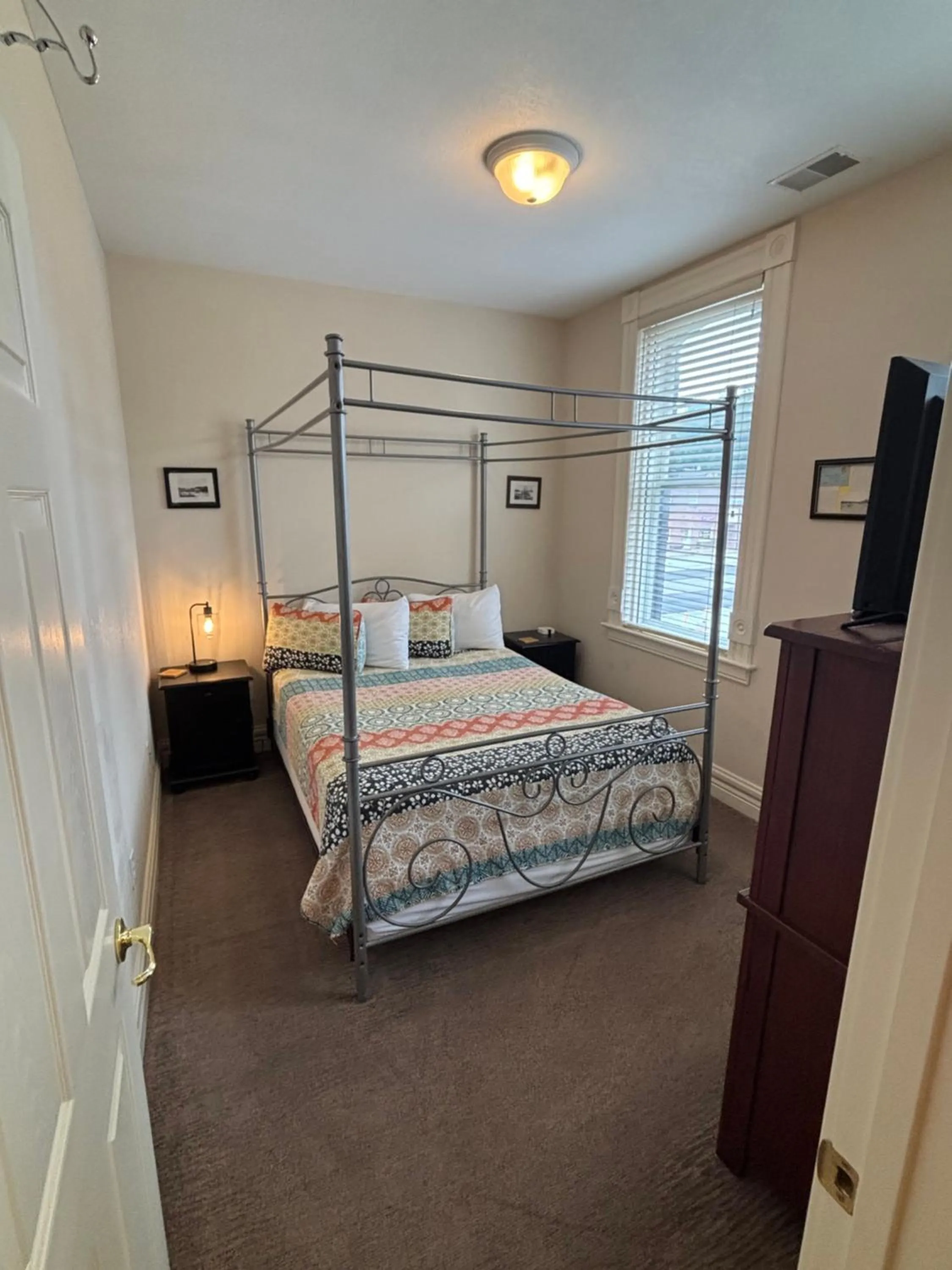 Bedroom, Bed in Hermann Crown Suites