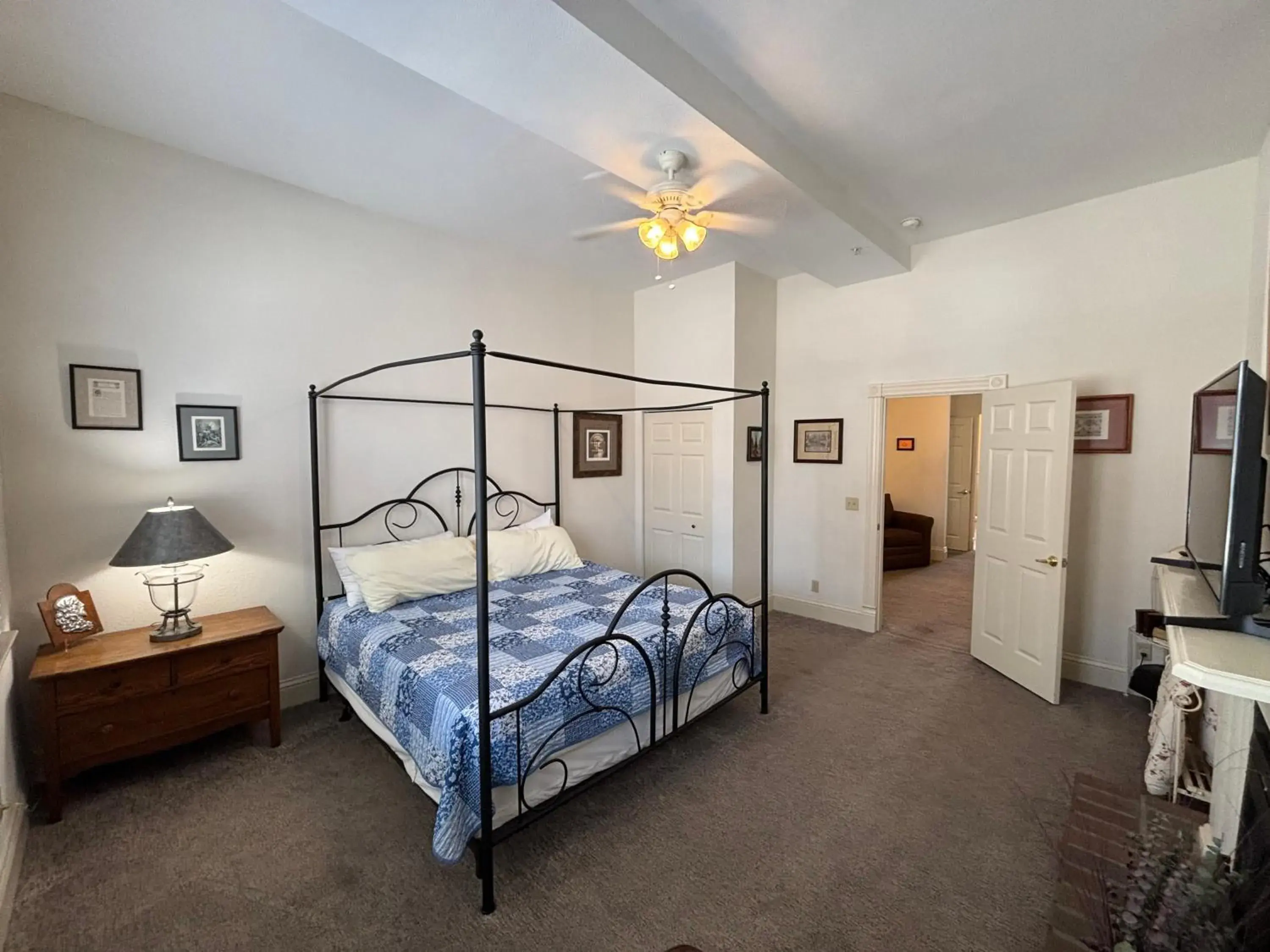 Arminius Master Suite in Hermann Crown Suites Arminius Master Suite in Hermann Crown Suites