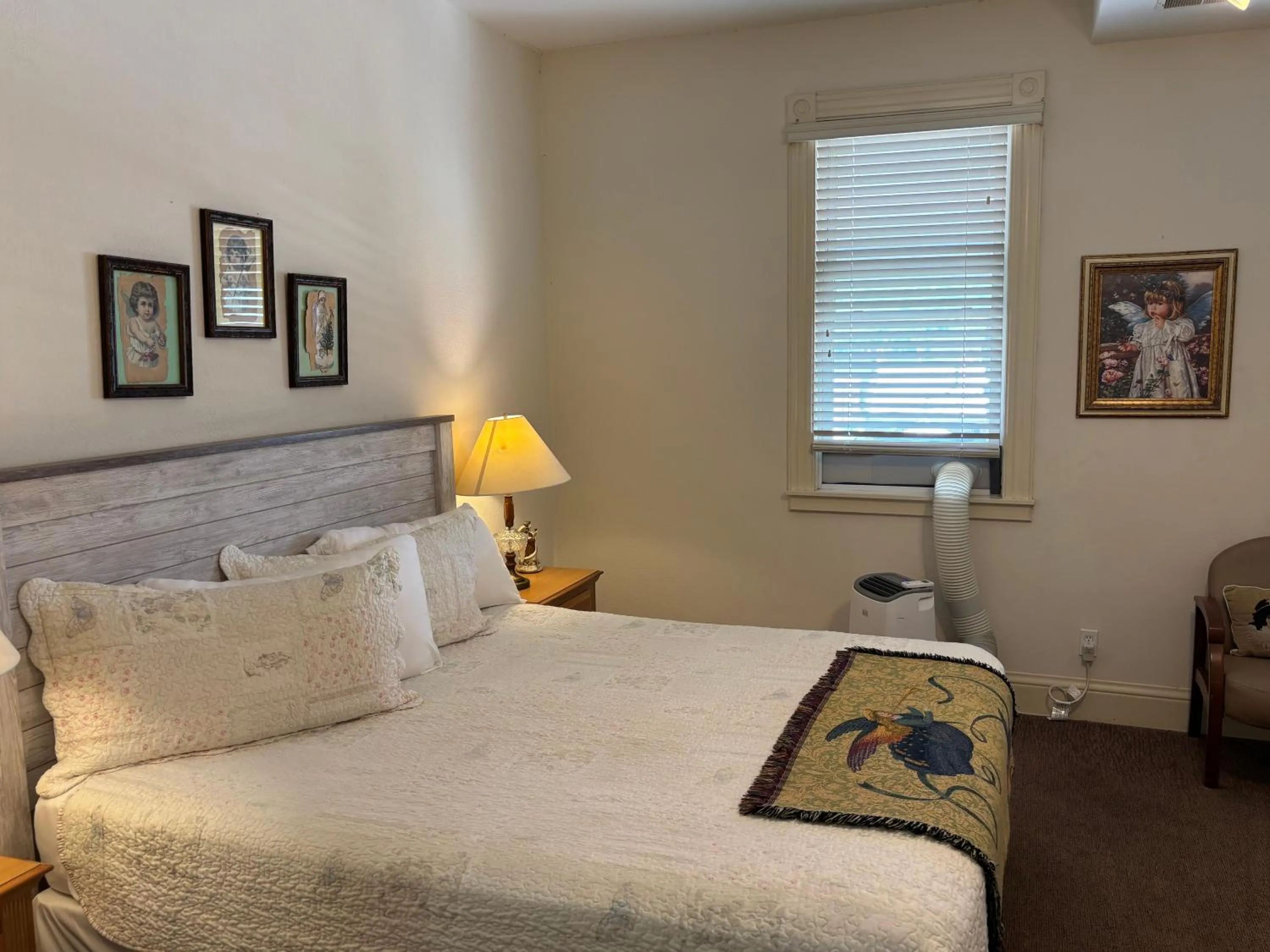 Bed in Hermann Crown Suites