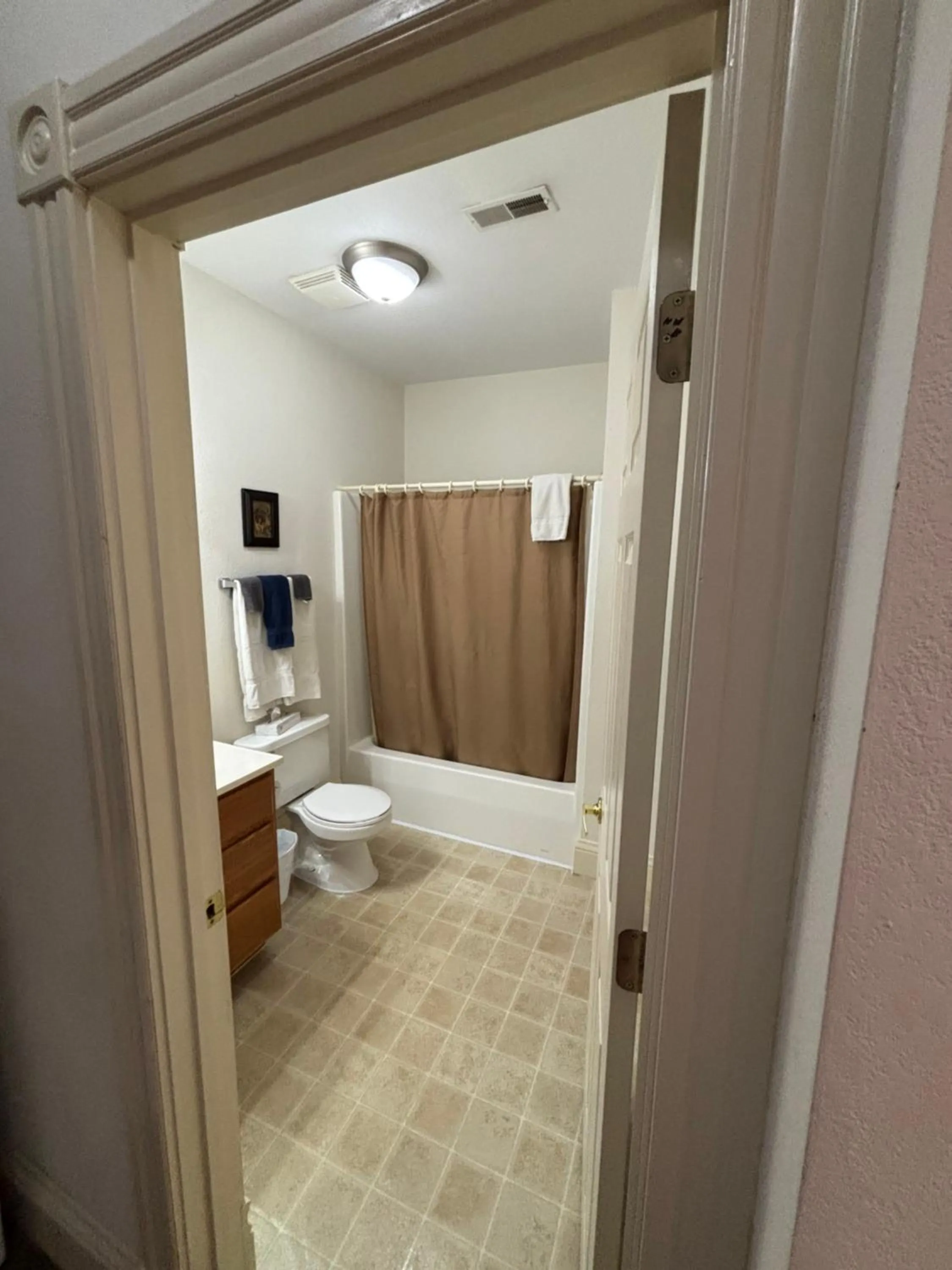 Bathroom in Hermann Crown Suites