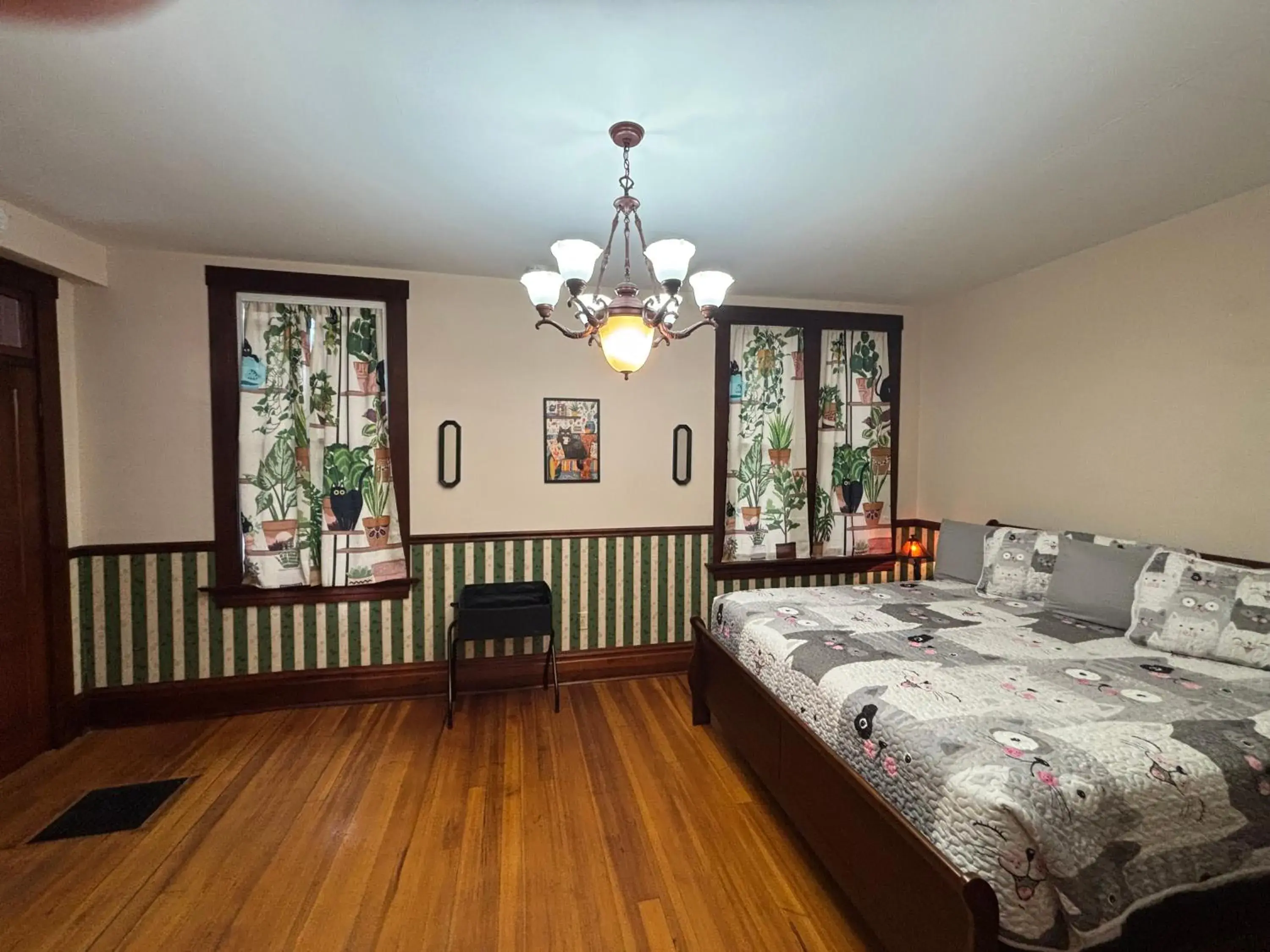 Bedroom, Bed in Hermann Crown Suites Bedroom, Bed in Hermann Crown Suites