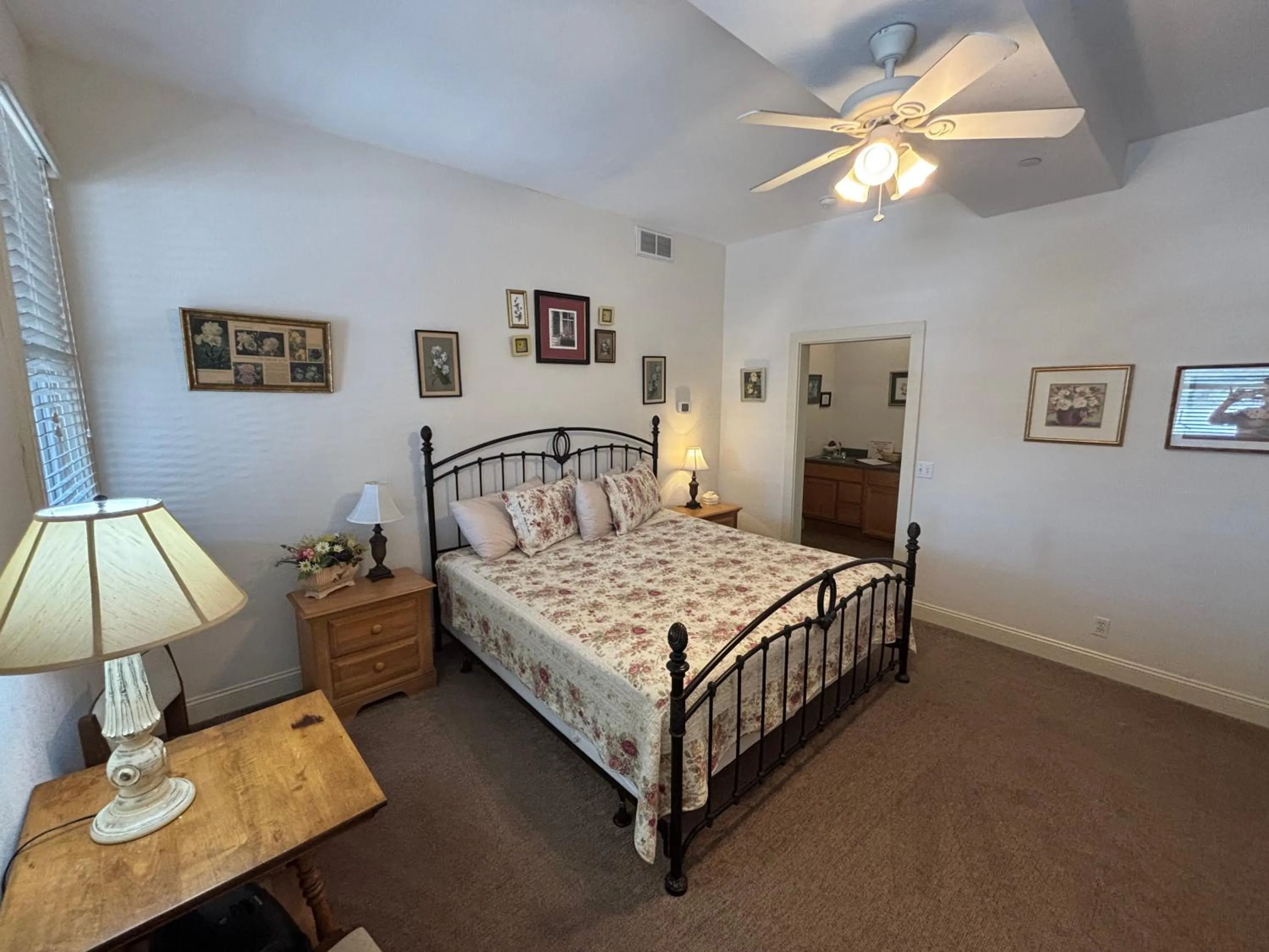 Bedroom, Bed in Hermann Crown Suites