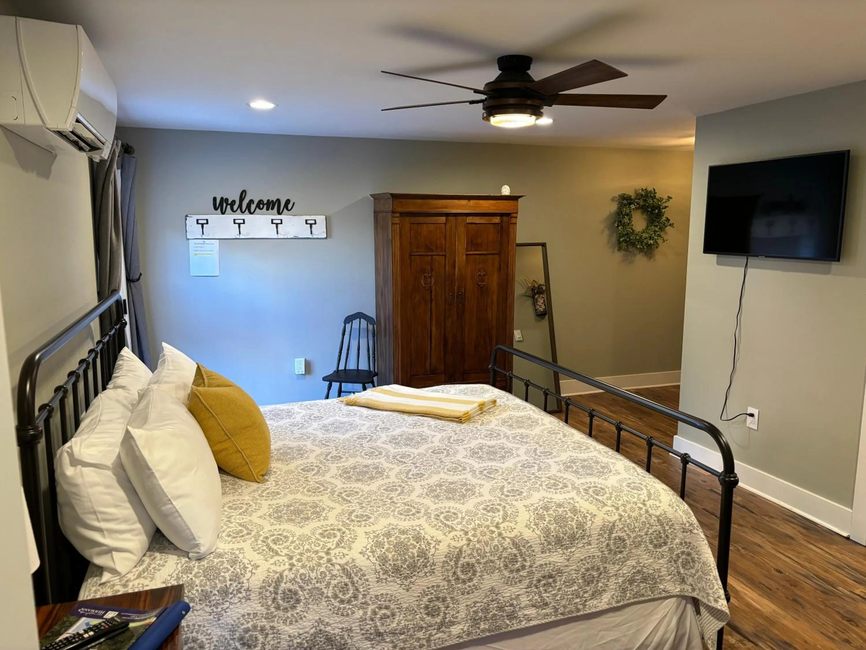 Bed in Hermann Crown Suites