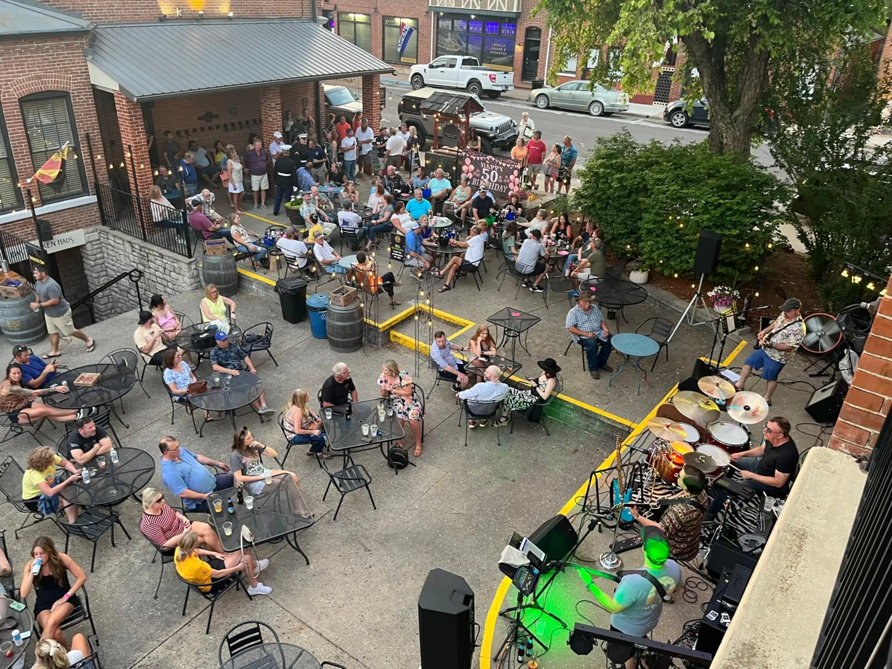 Restaurant/places to eat in Hermann Crown Suites Restaurant/places to eat in Hermann Crown Suites