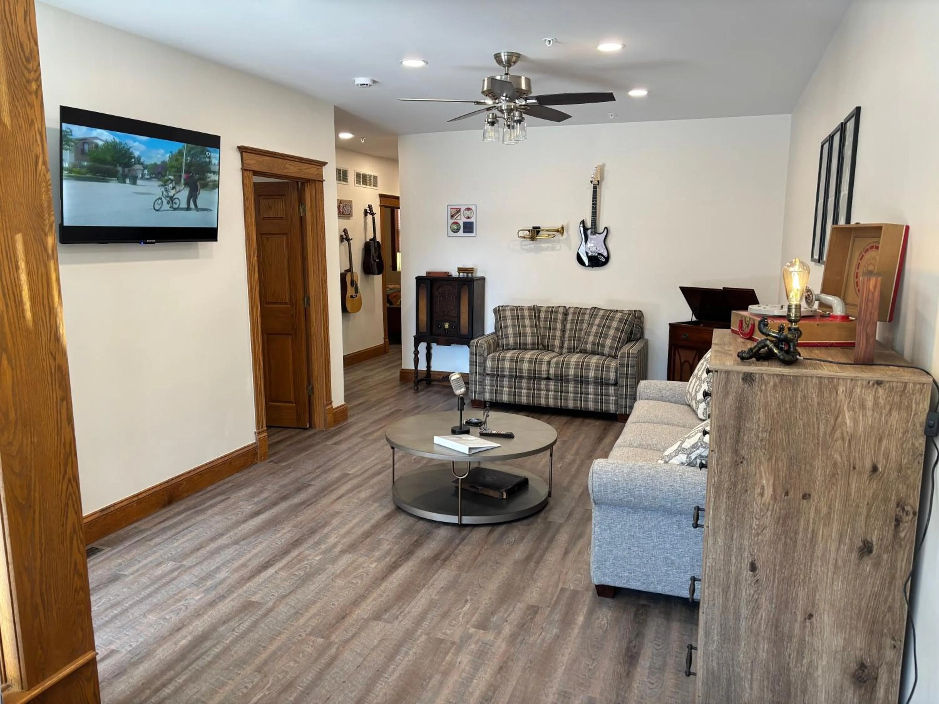 TV and multimedia in Hermann Crown Suites