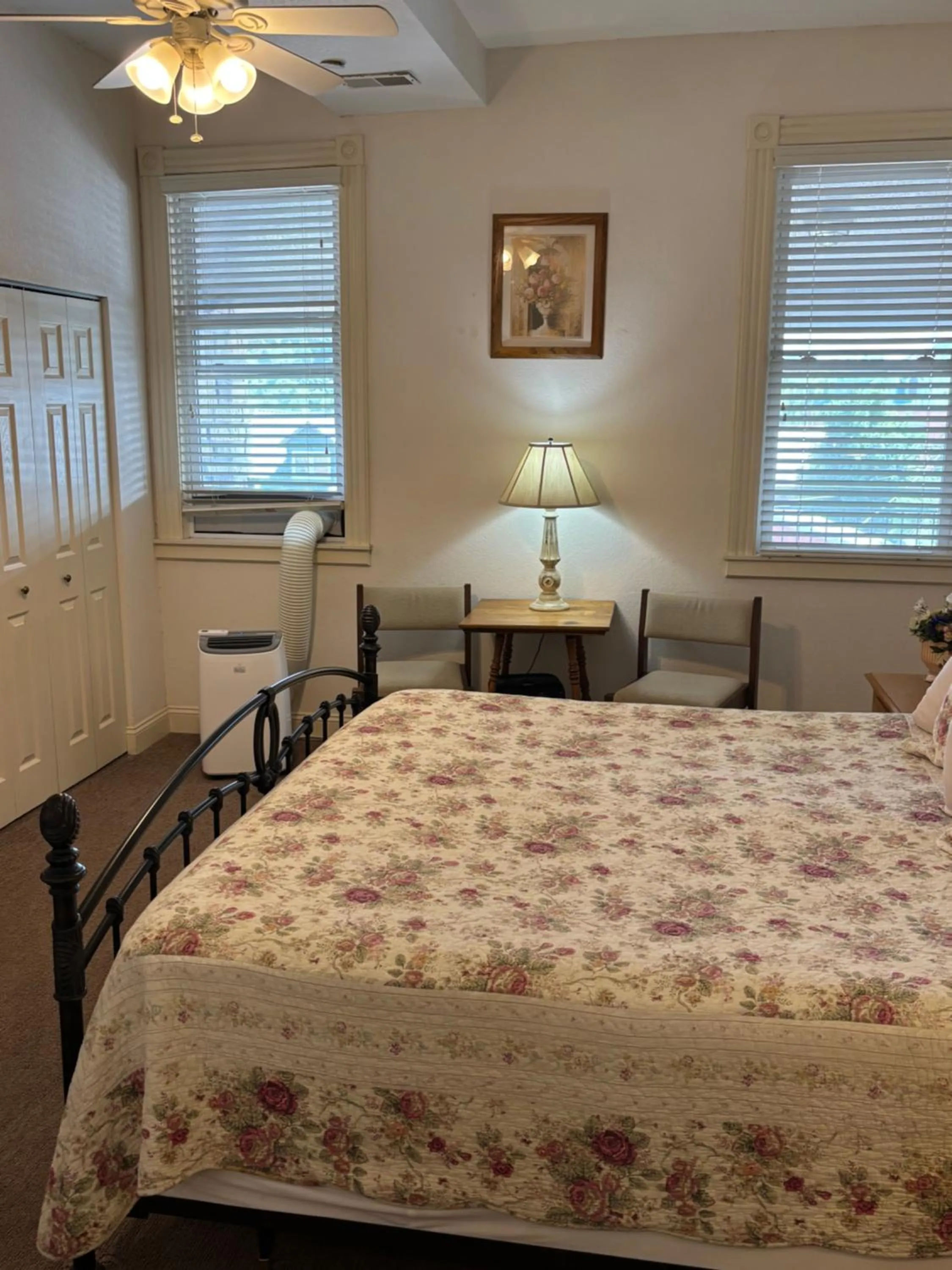 Bed in Hermann Crown Suites