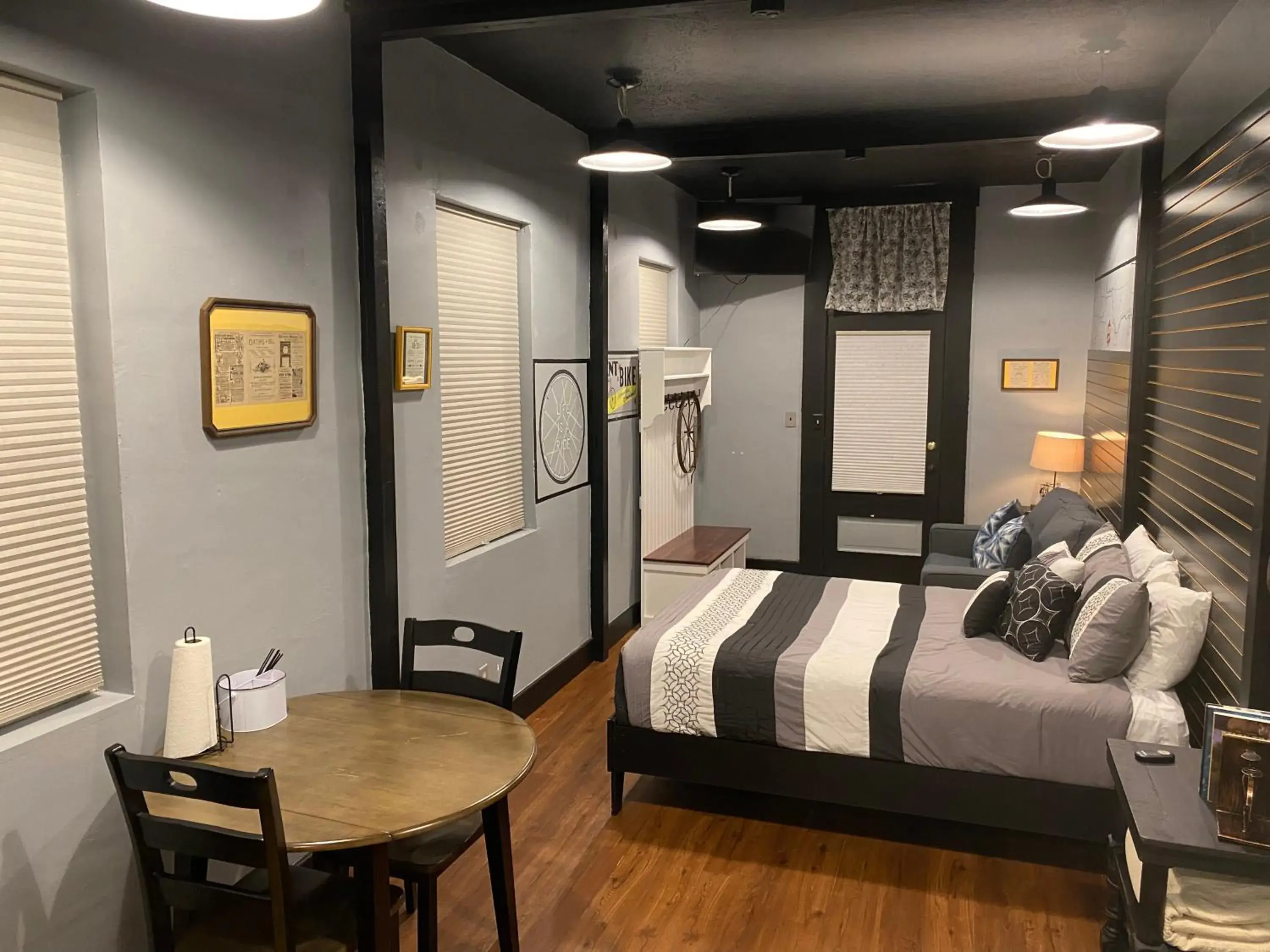 Bed in Hermann Crown Suites Bed in Hermann Crown Suites