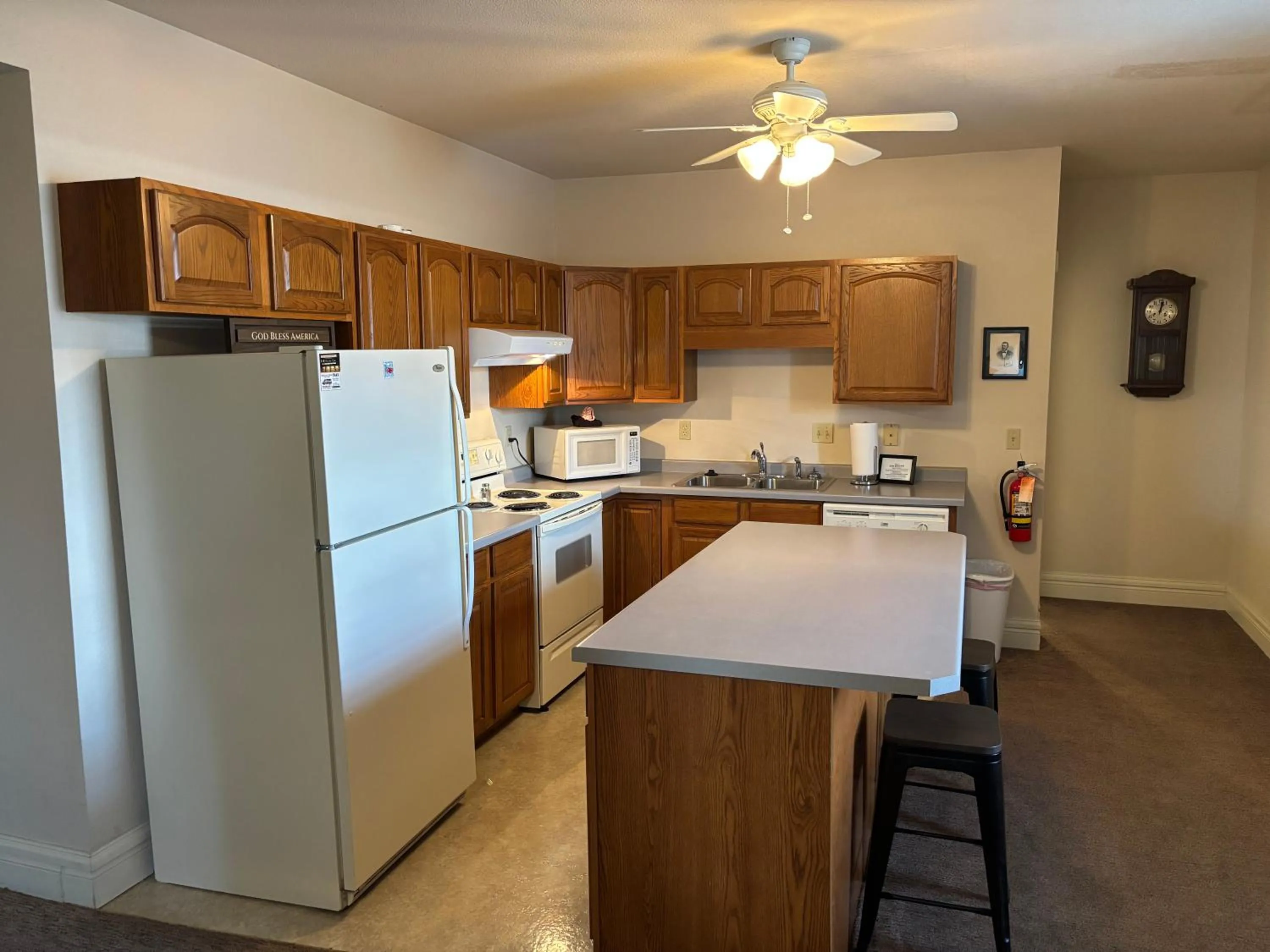 Kitchen or kitchenette in Hermann Crown Suites