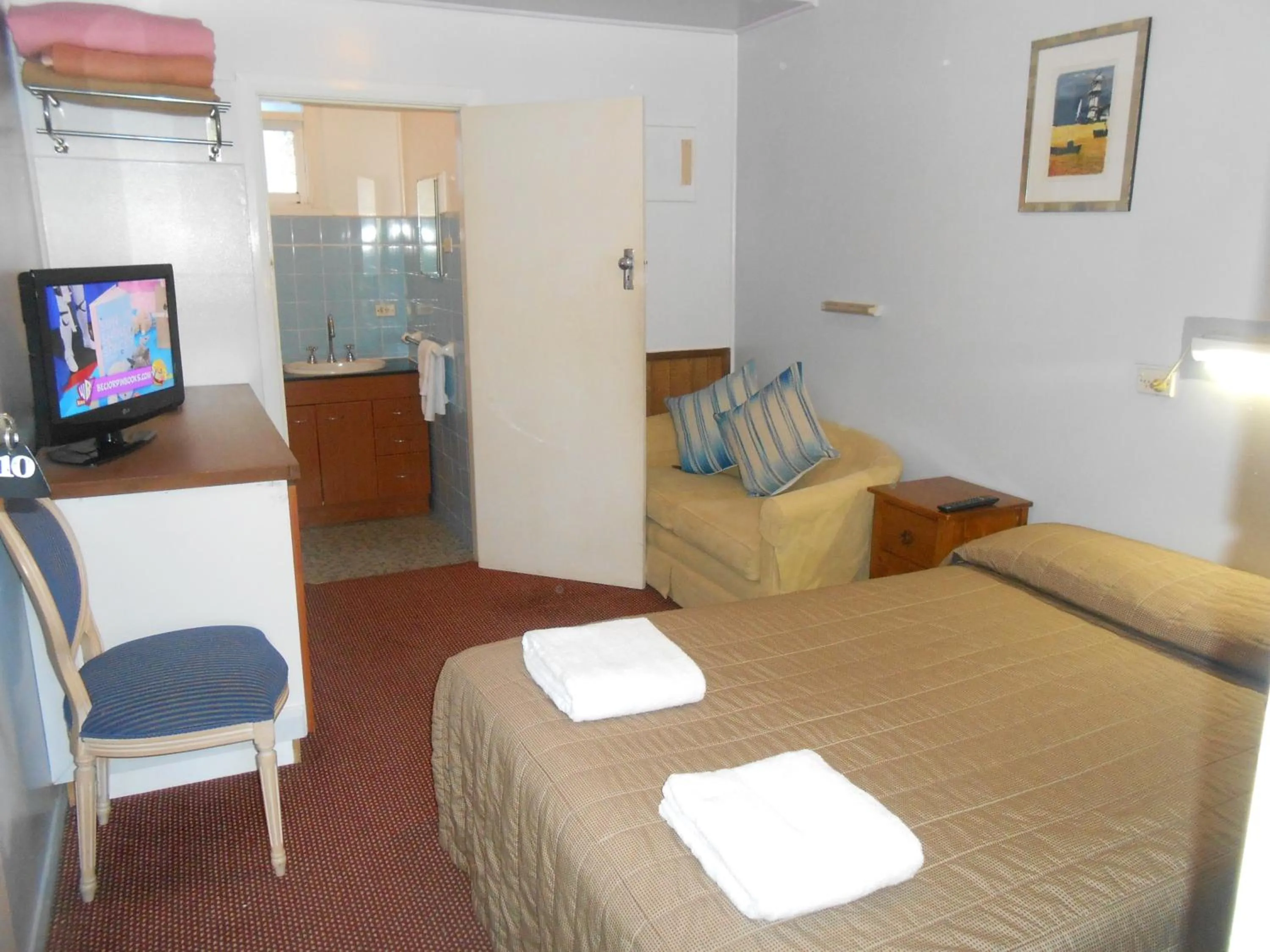 Bed in Mount View Motel