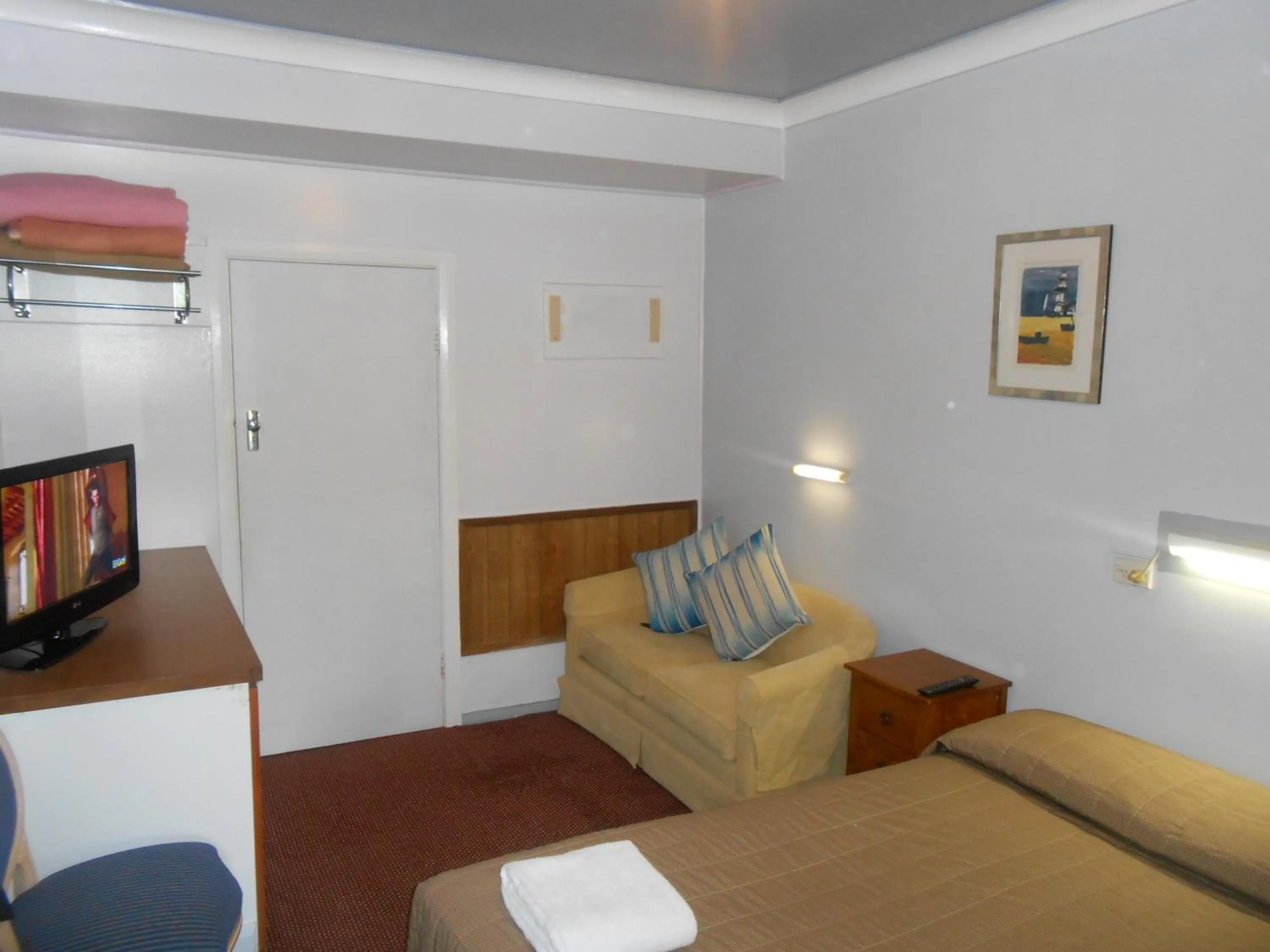 Bed in Mount View Motel