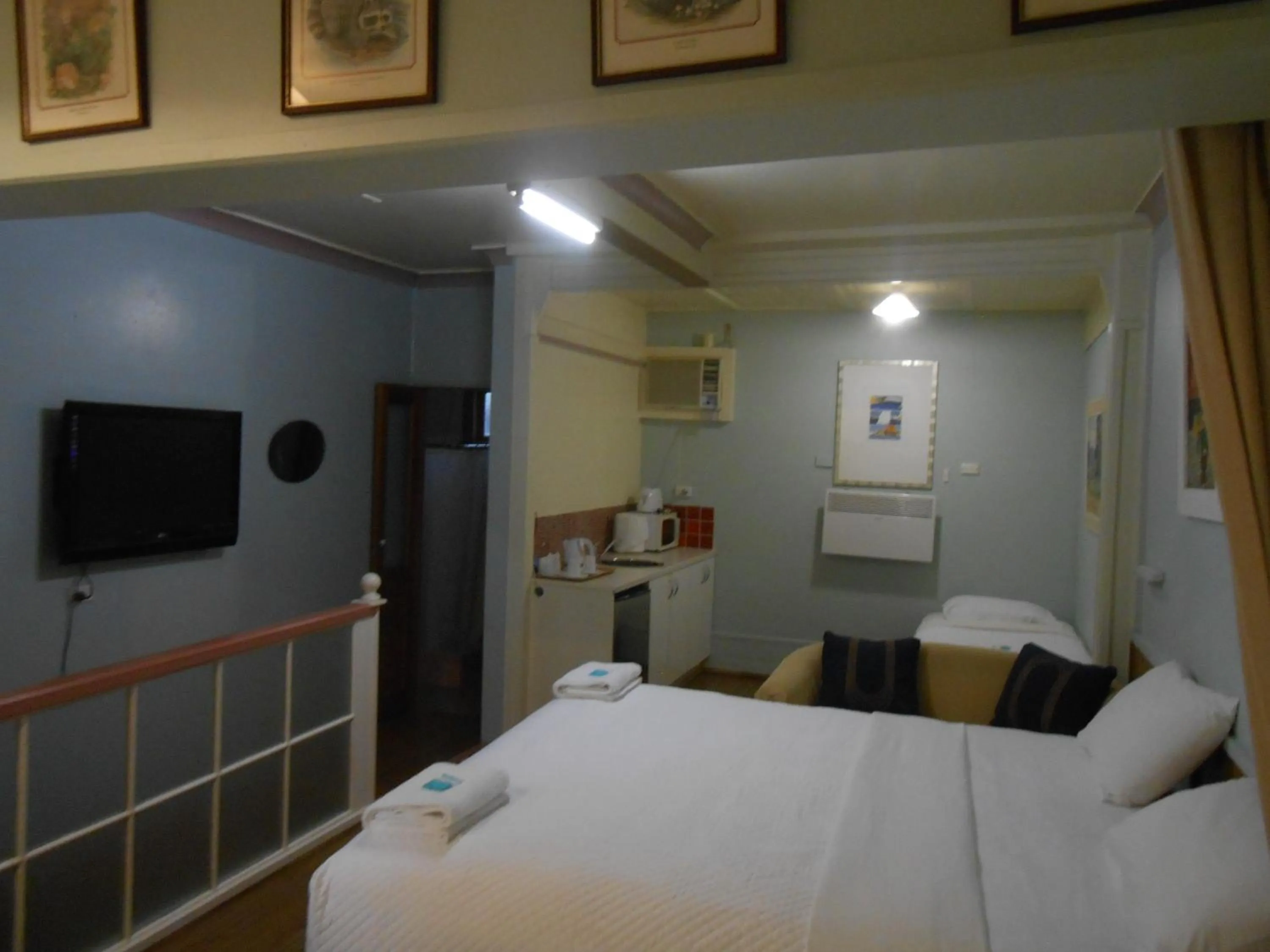 Bed in Mount View Motel