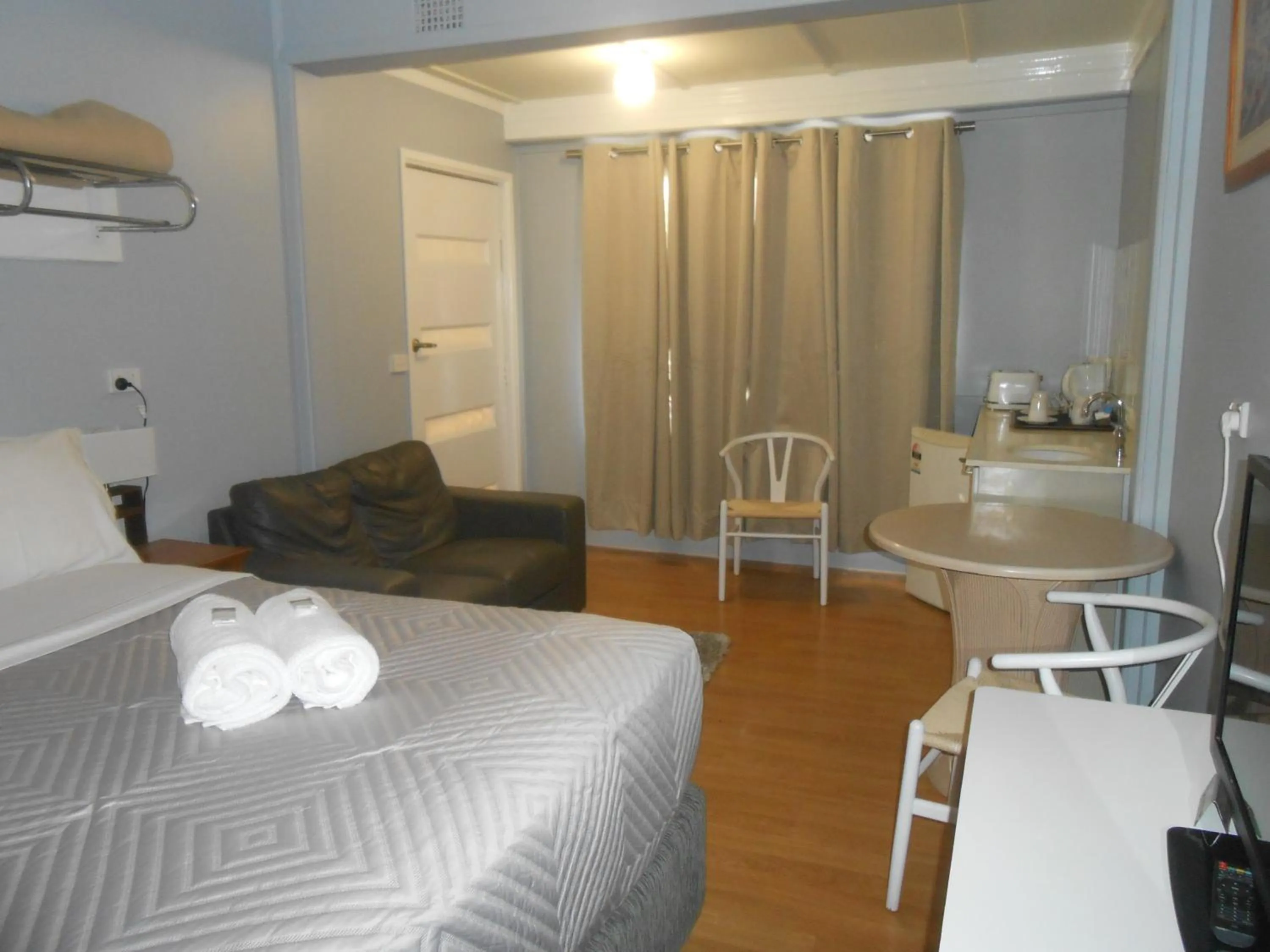 Bed in Mount View Motel