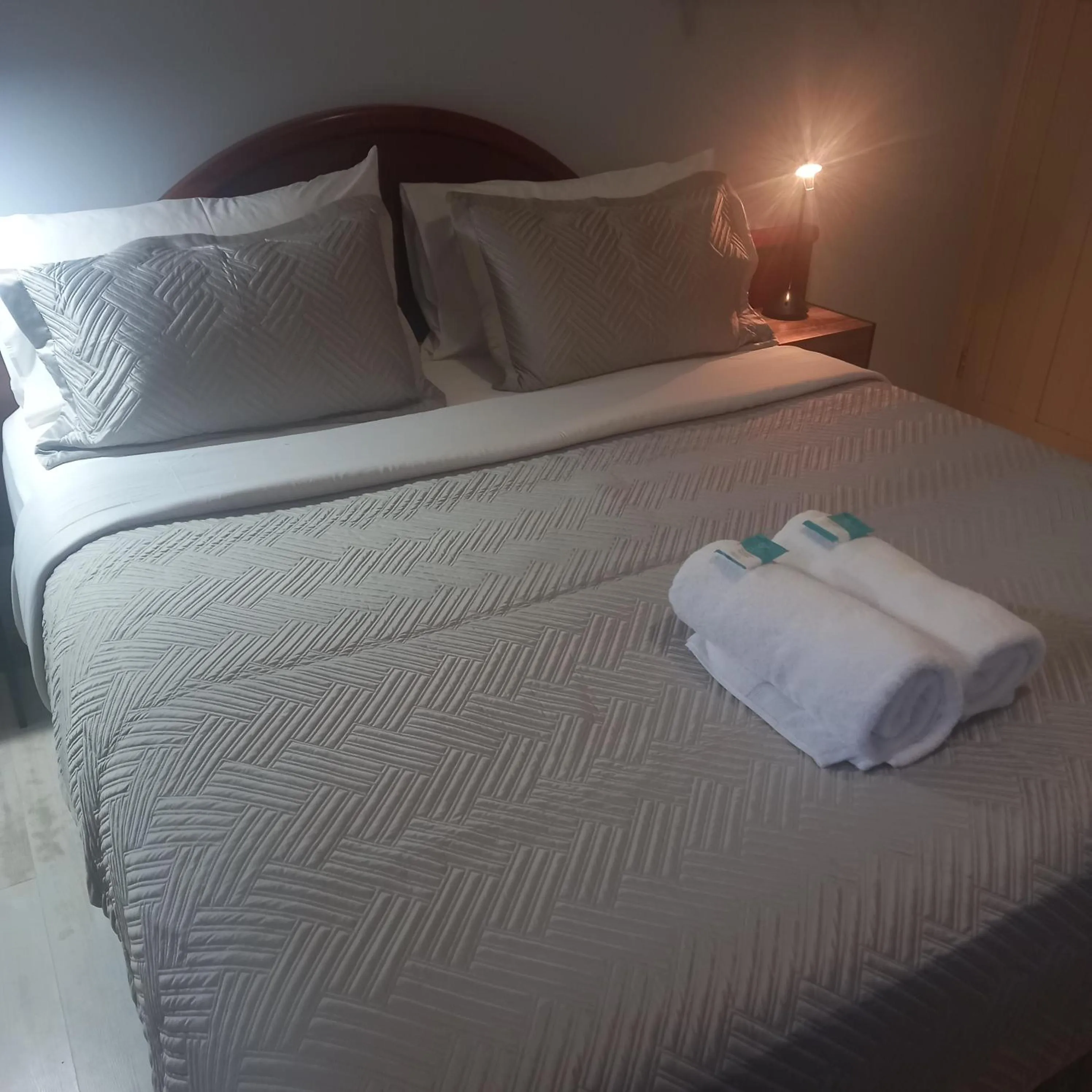 Bed in Mount View Motel