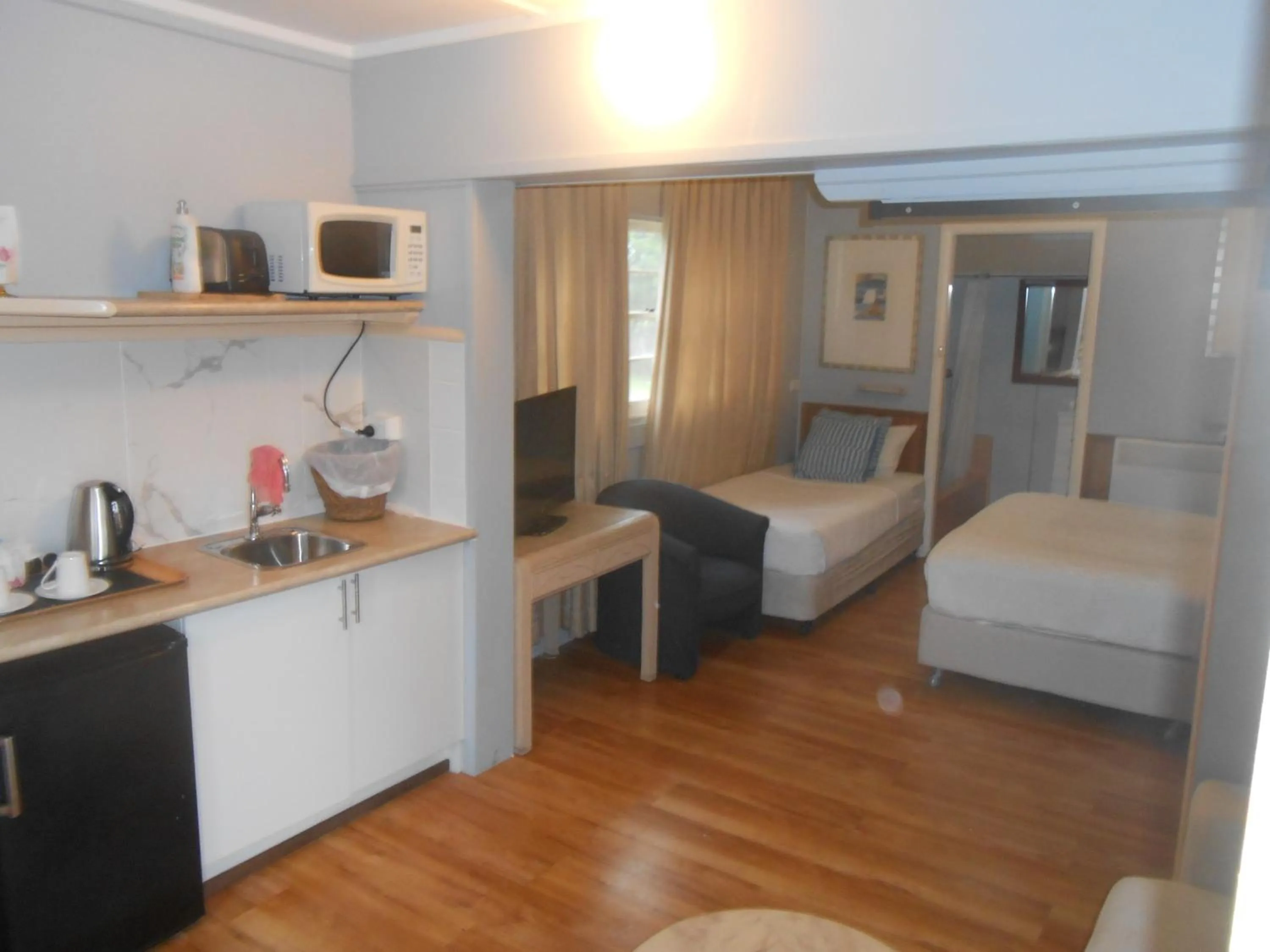 Bed in Mount View Motel