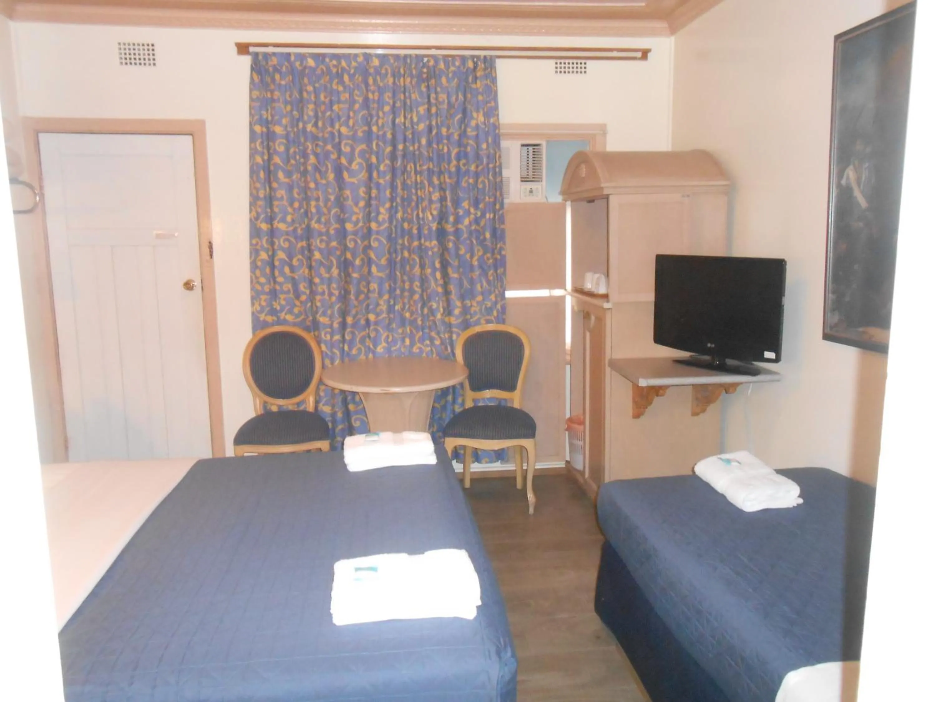 Bed in Mount View Motel