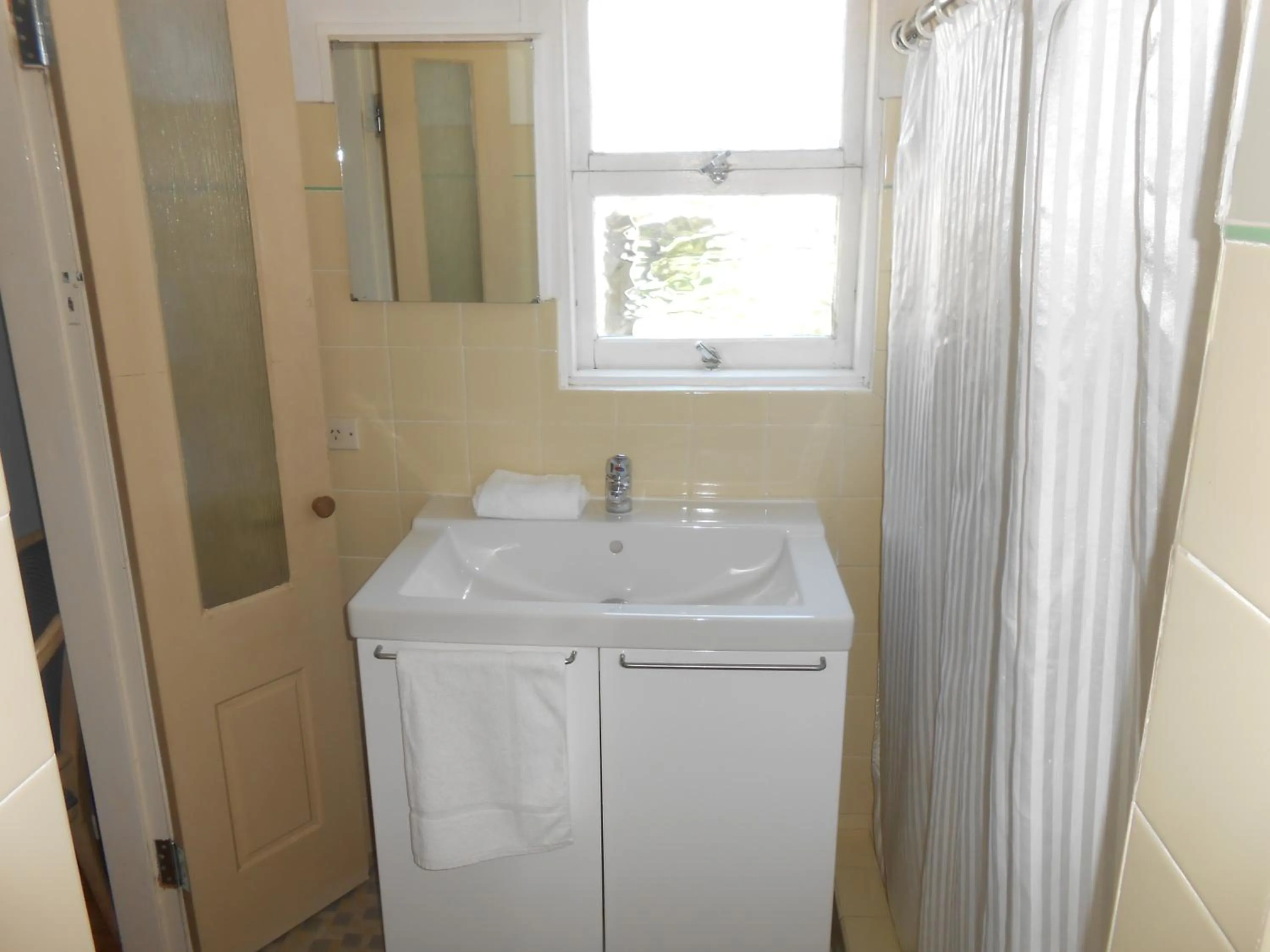 Bathroom in Mount View Motel