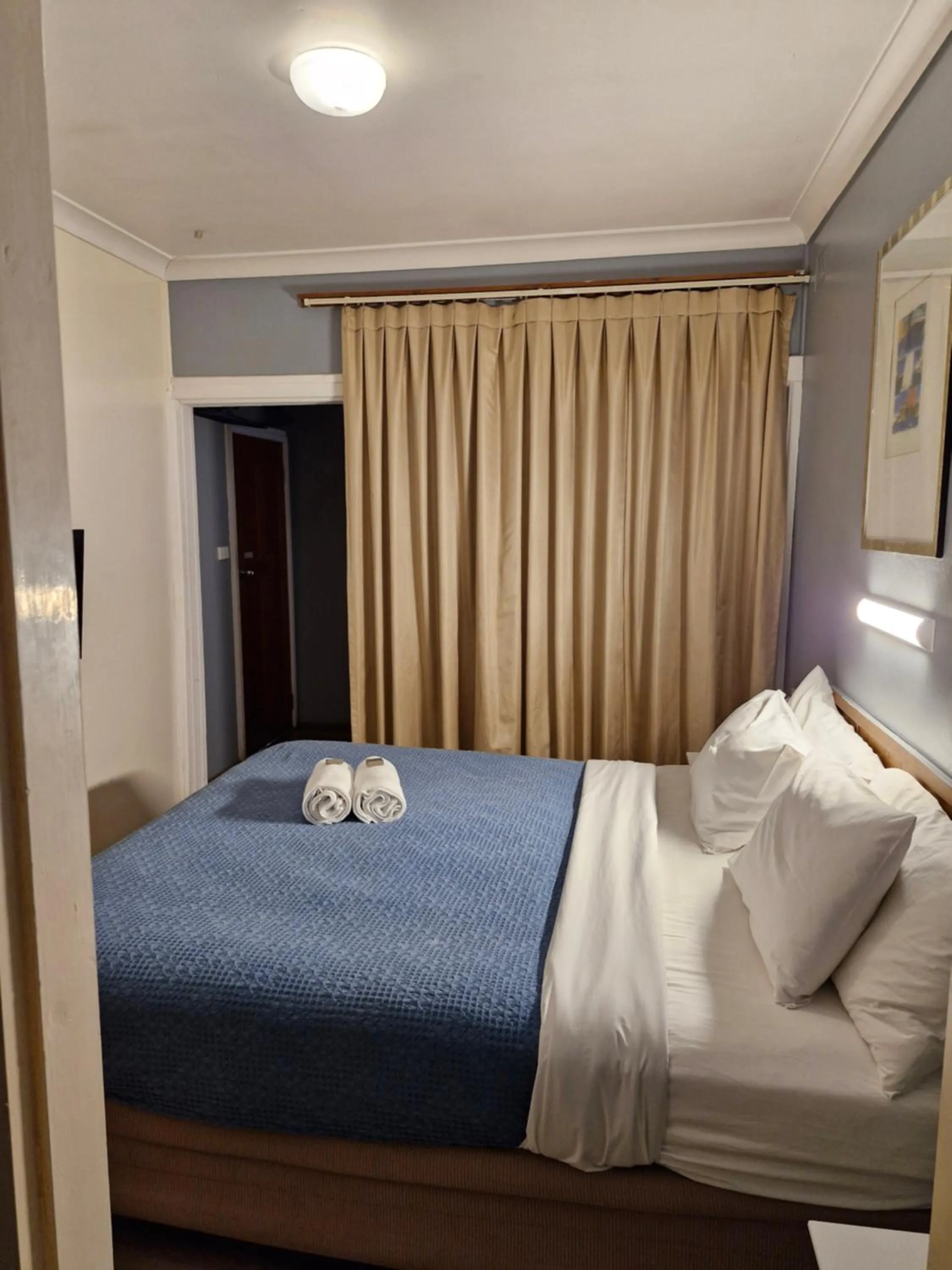 Bed in Mount View Motel