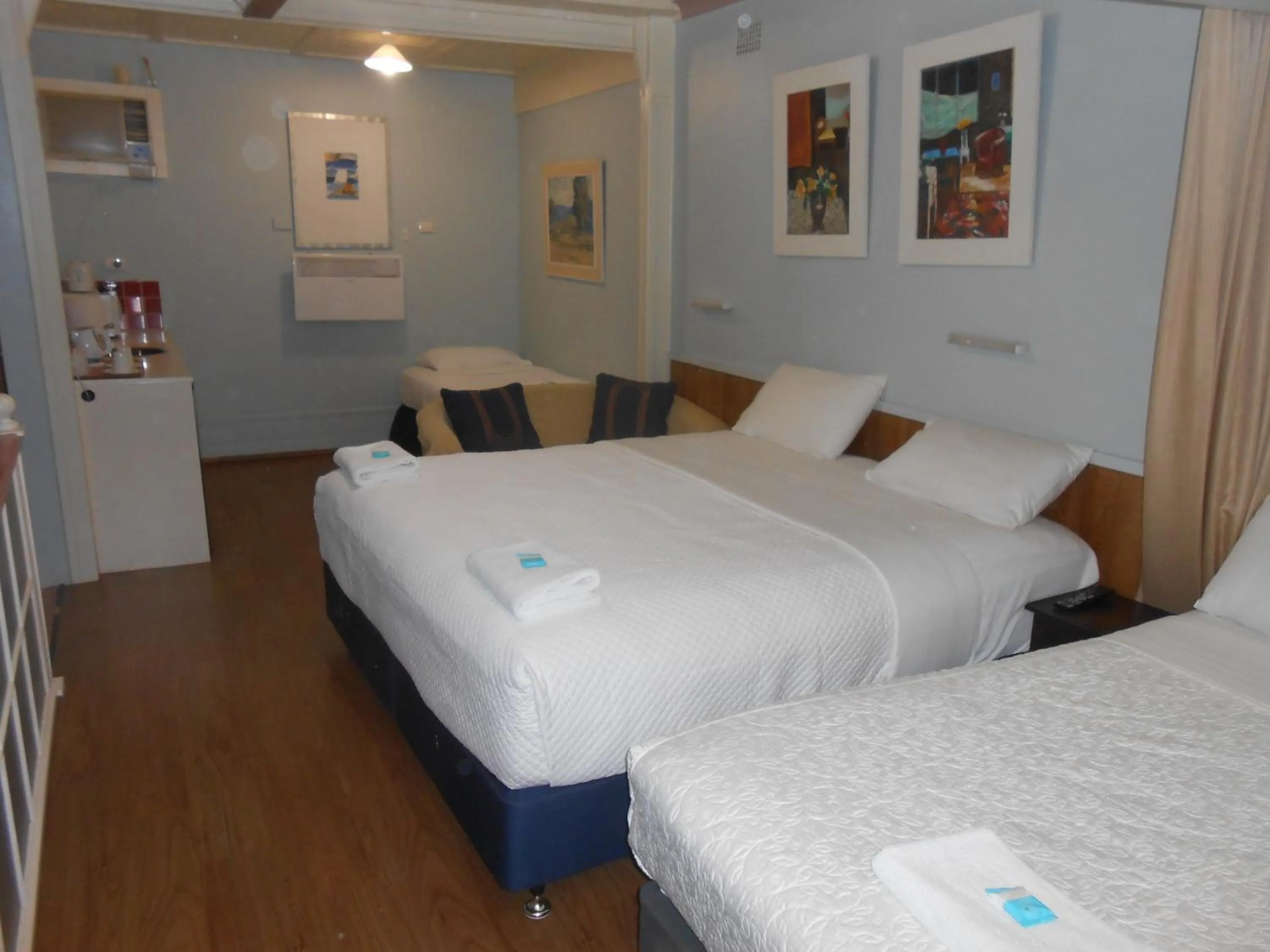 Bed in Mount View Motel