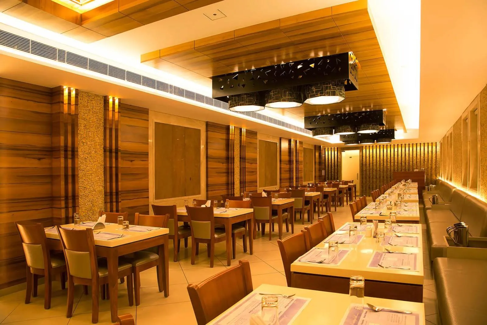 Restaurant/places to eat in KVM Hotels Srirangam