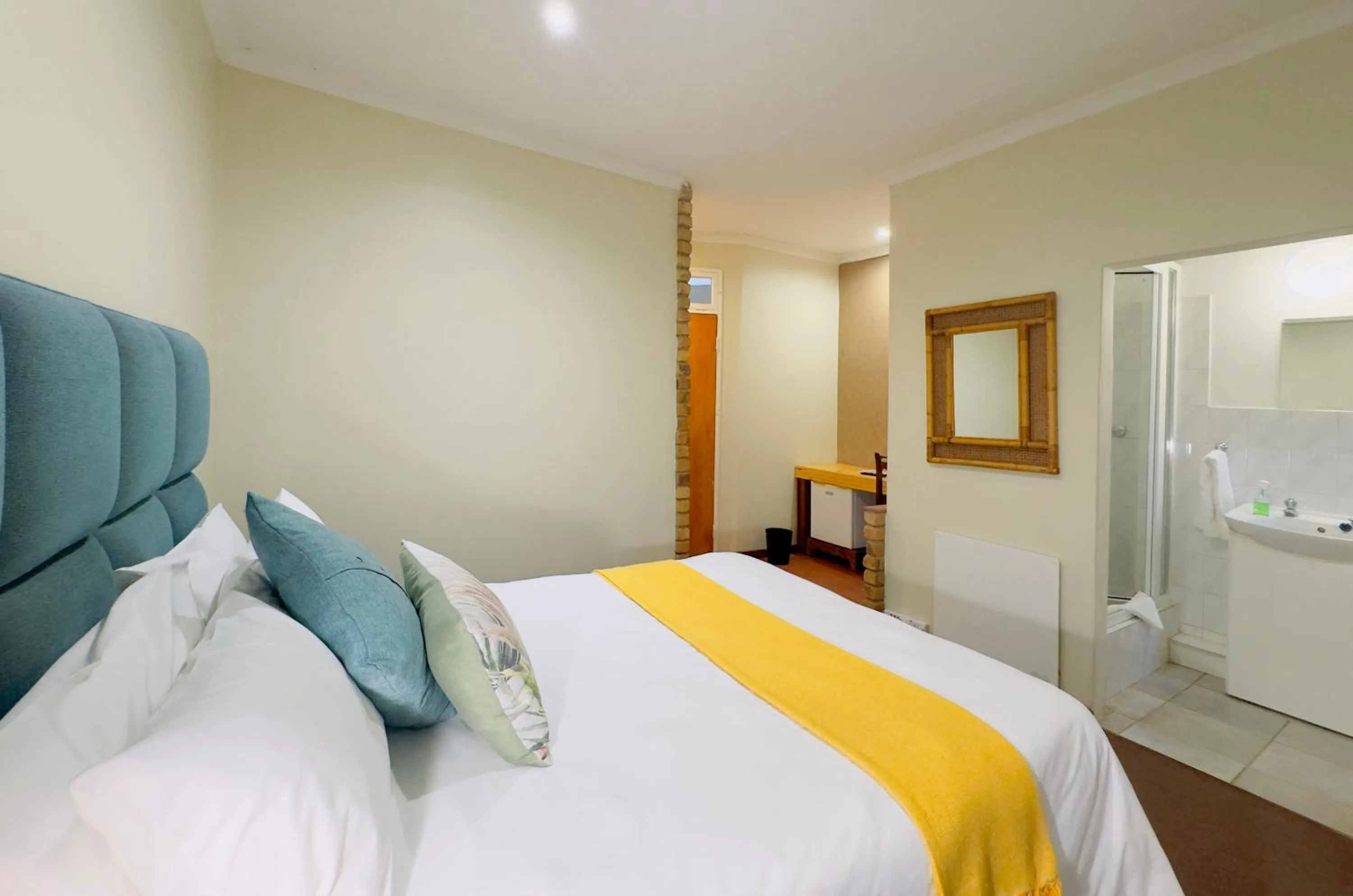 Bedroom, Bed in Centurion Guest House and Lodge