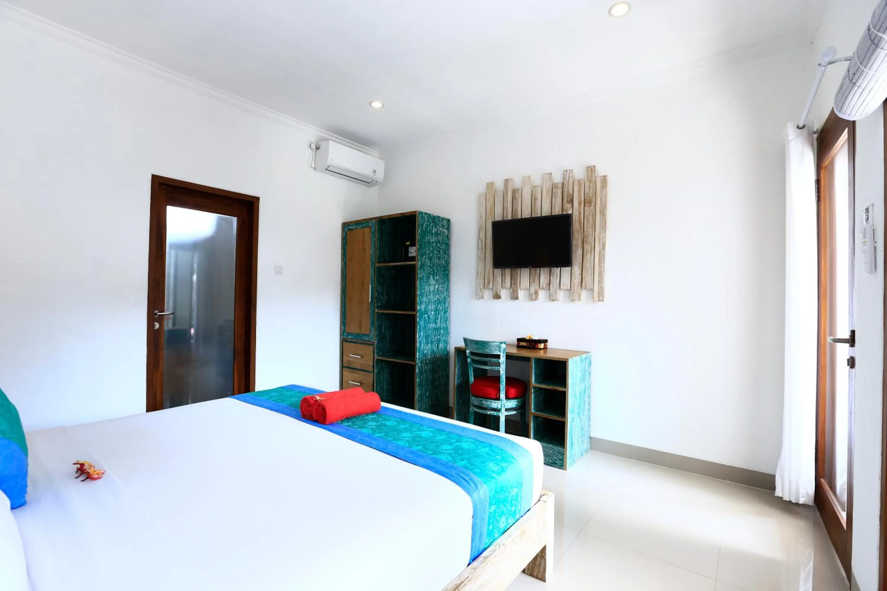 Photo of the whole room, Bed in Surf Lodge Canggu