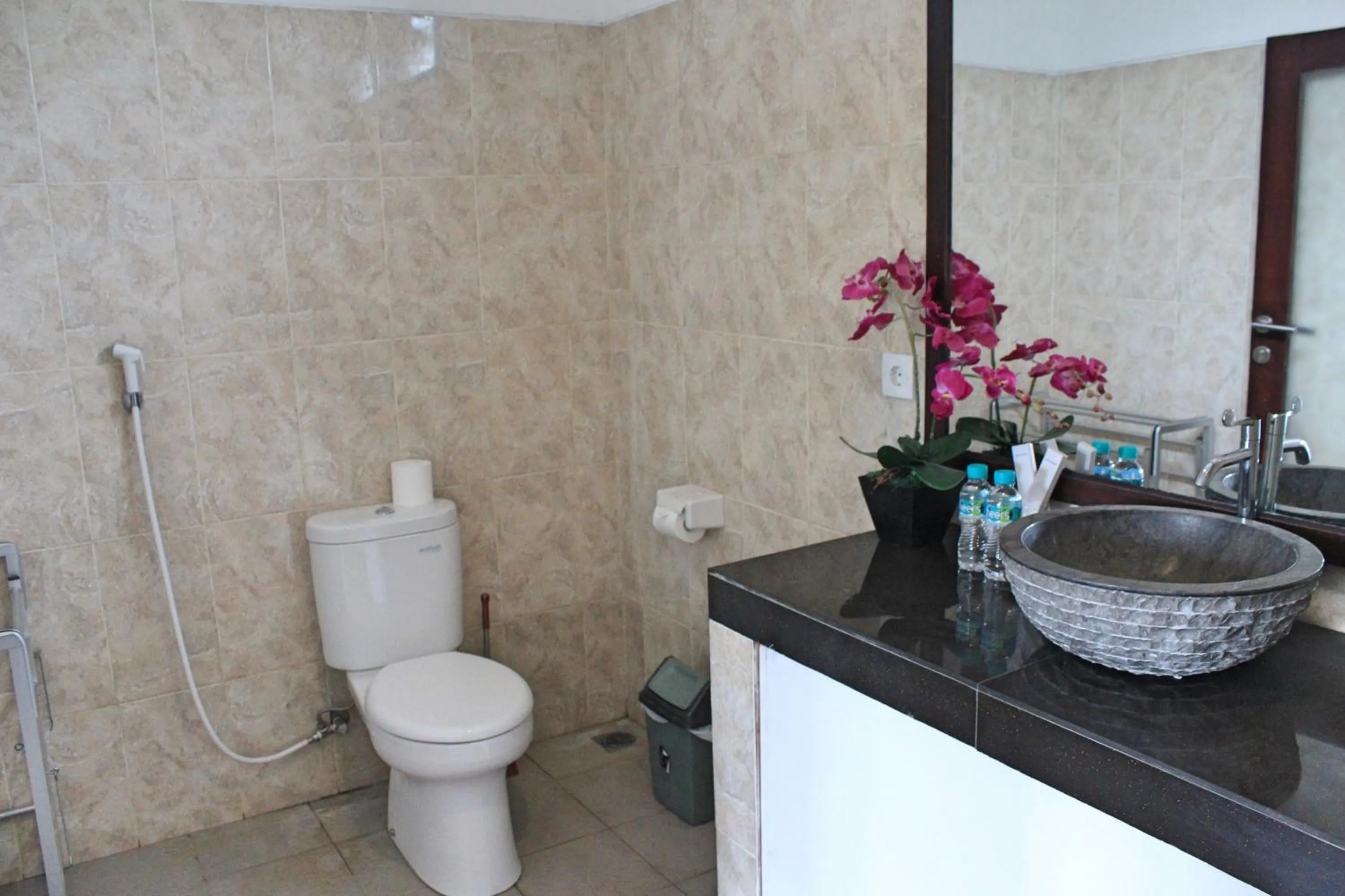 Toilet in Surf Lodge Canggu
