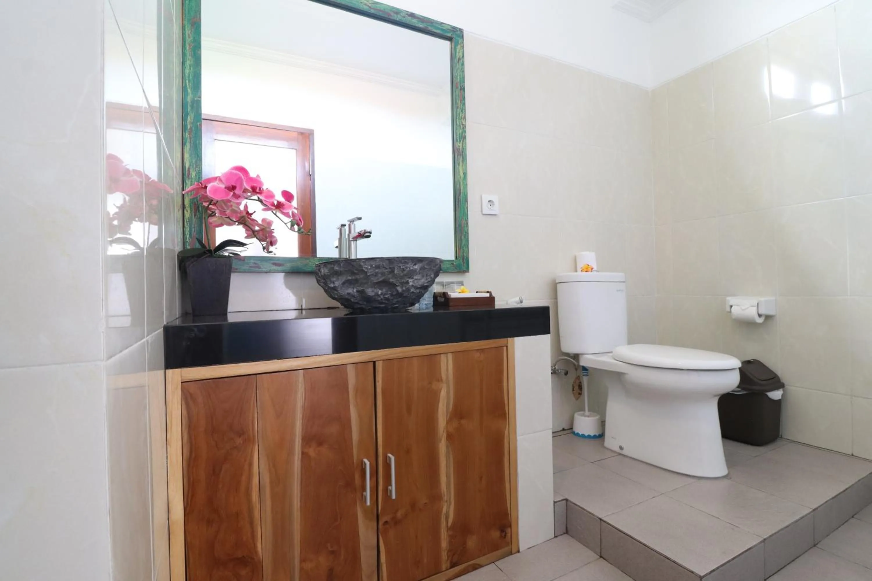 Toilet in Surf Lodge Canggu