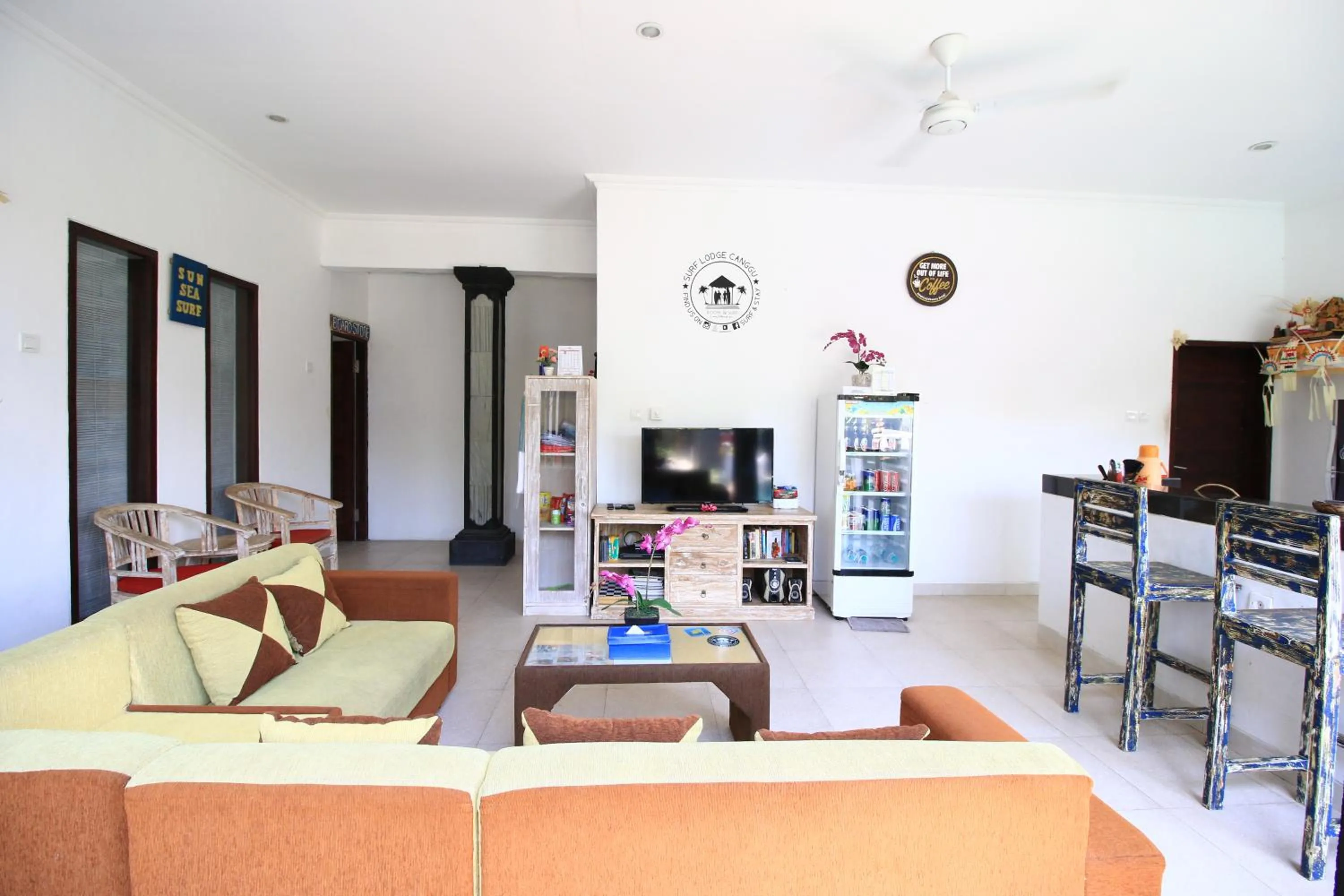 Communal lounge/ TV room, Bed in Surf Lodge Canggu