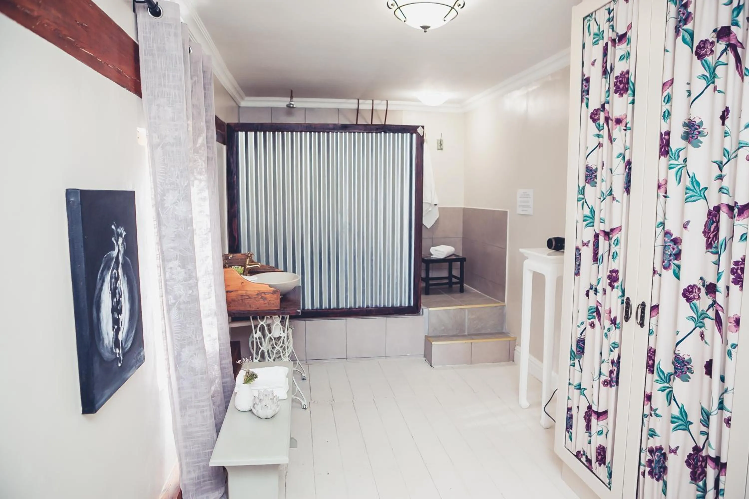 Shower in Station House Simondium