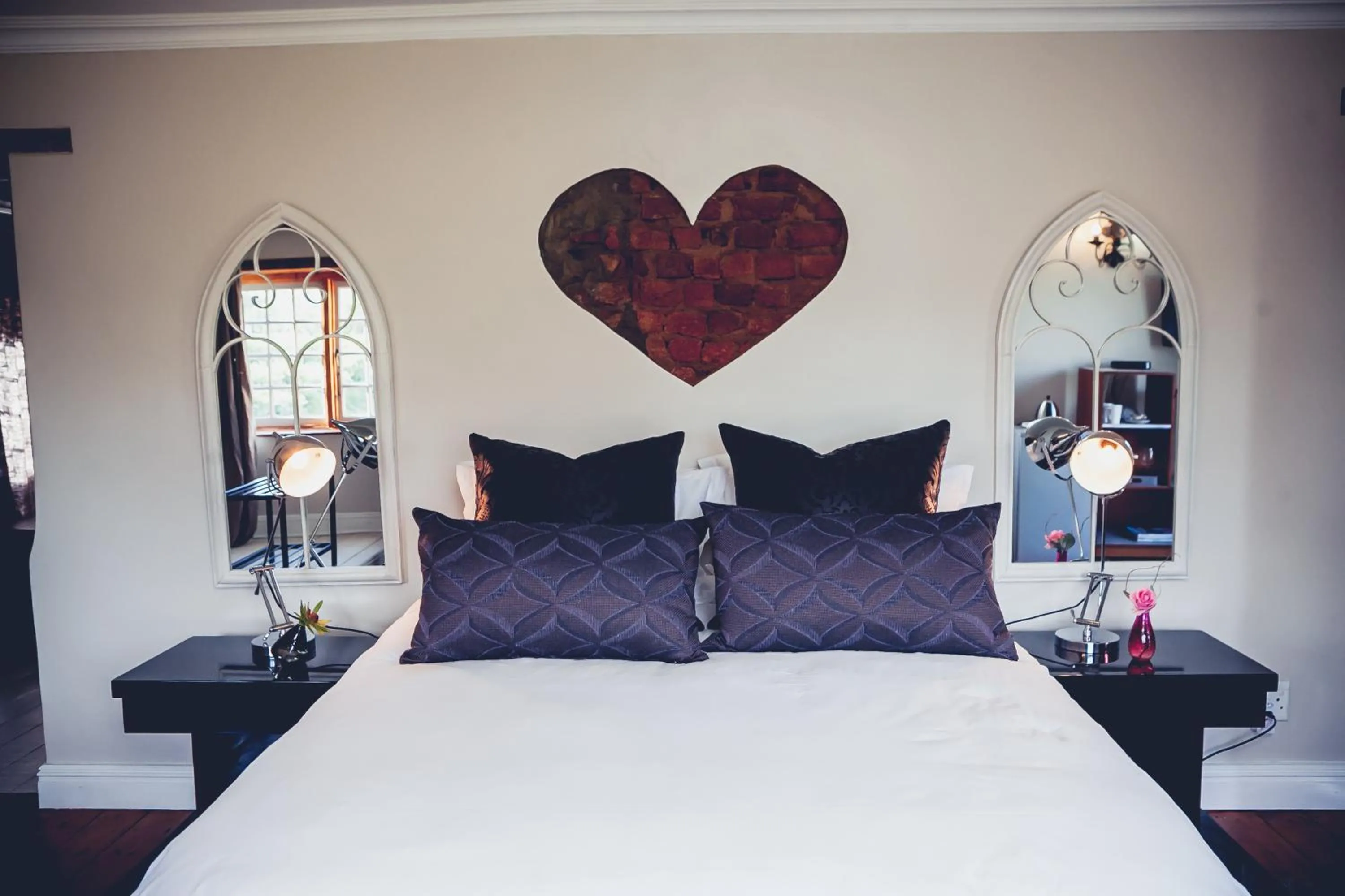 Bedroom, Bed in Station House Simondium