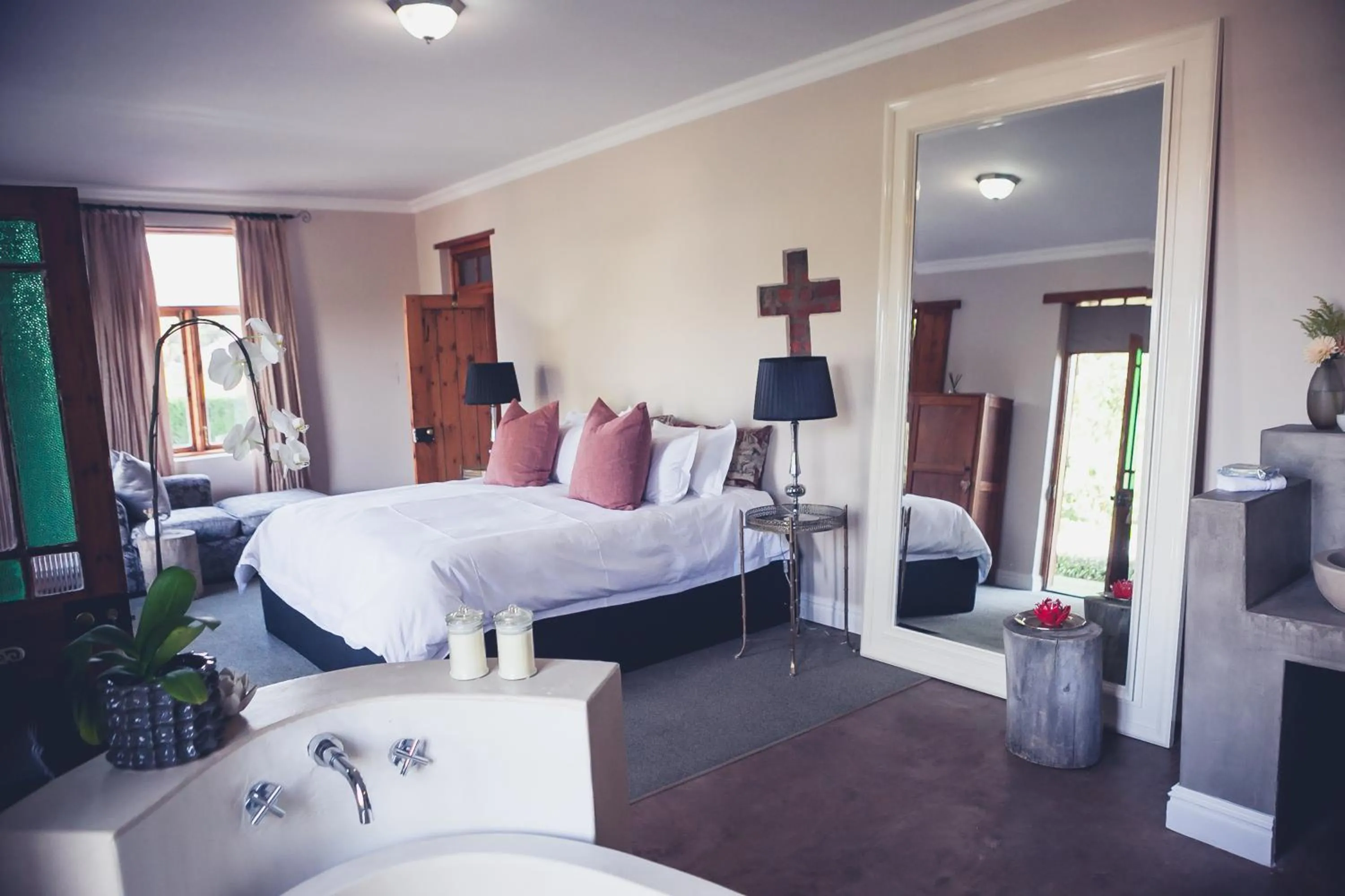 Bedroom, Bed in Station House Simondium