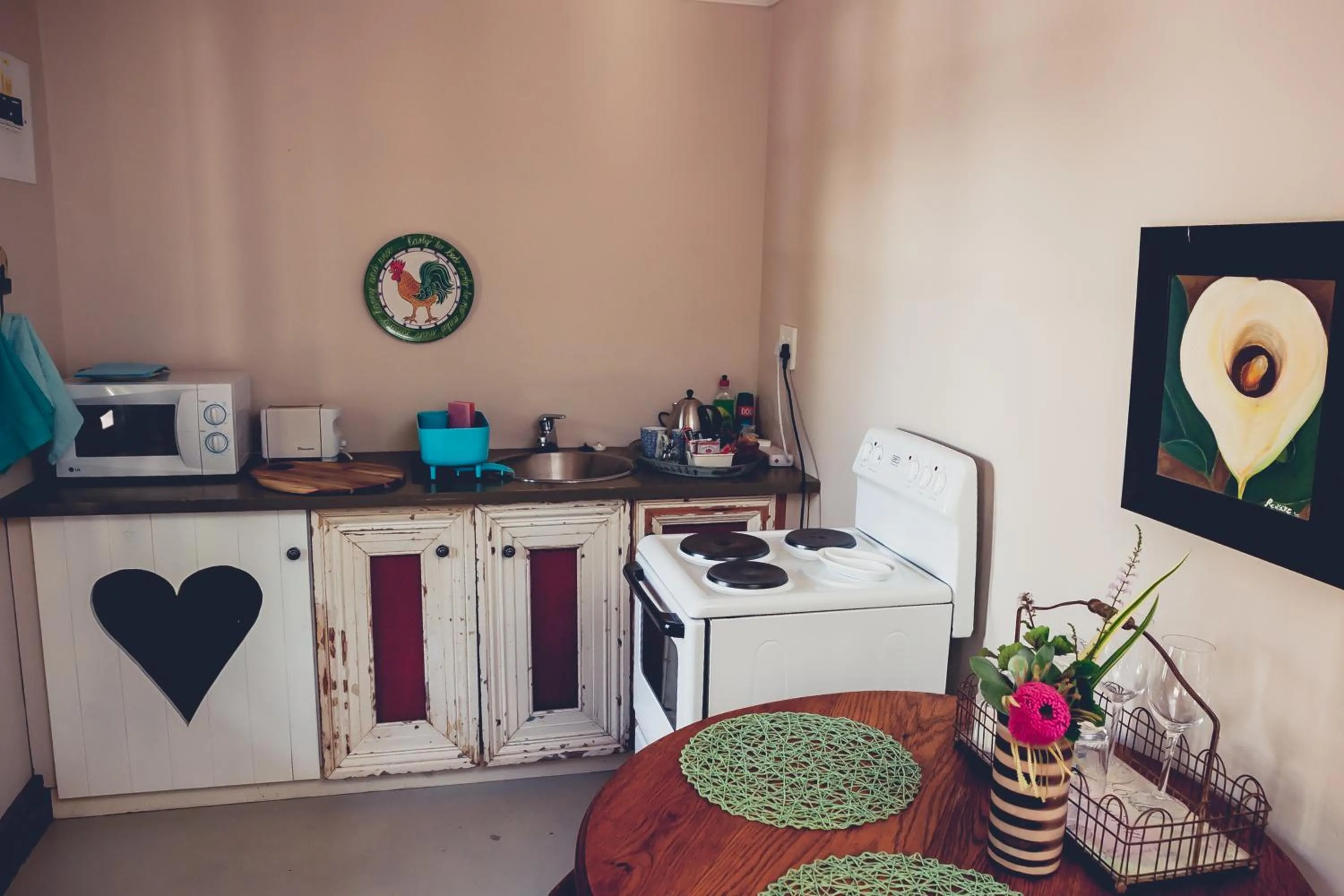 Coffee/tea facilities in Station House Simondium