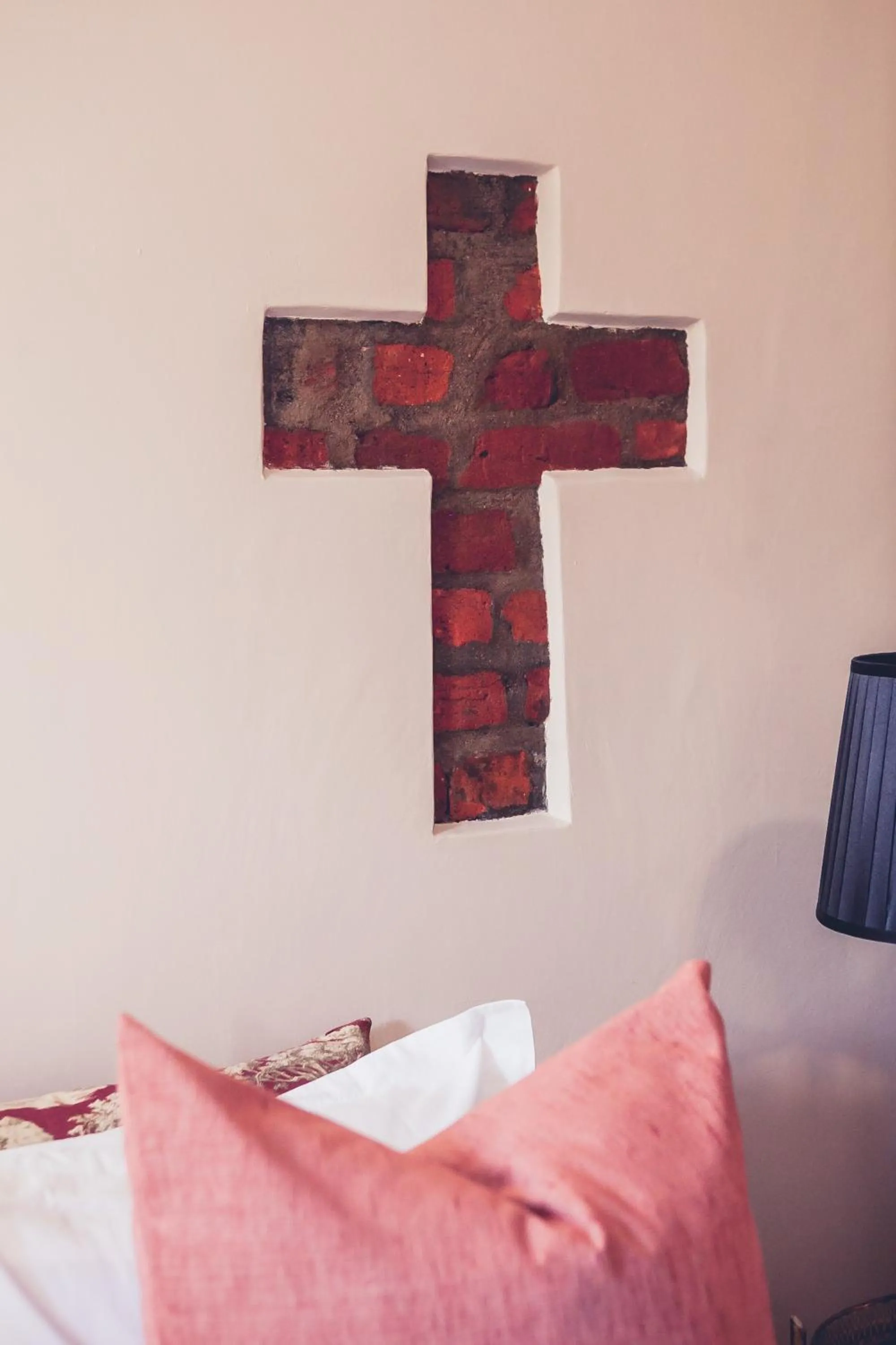 Decorative detail, Bed in Station House Simondium